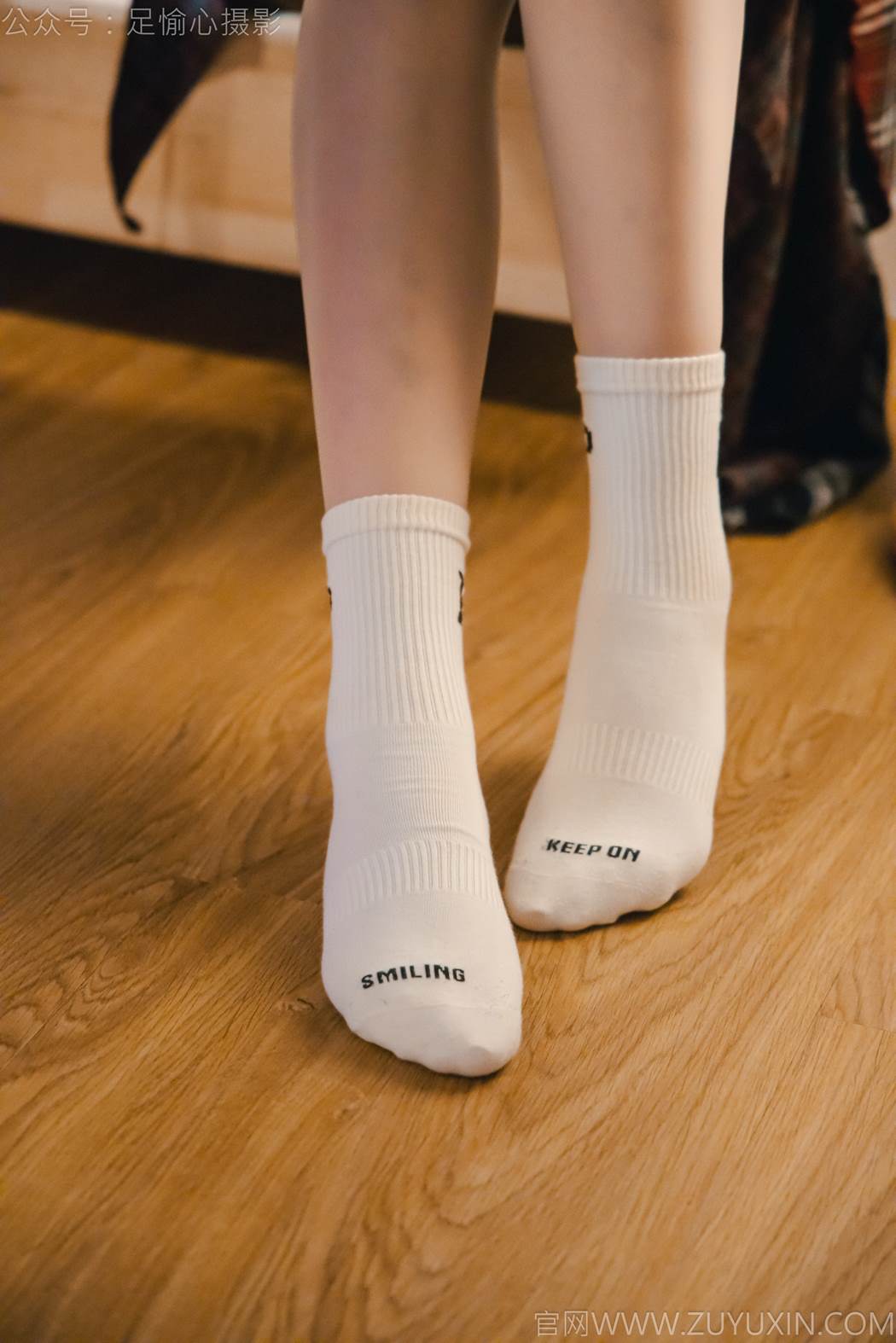 图片[51]-足愉心 NO.015 可乐（搭配：红色夹克、白T、短裙、马丁靴、肉丝色袜、白棉袜）[96P] – 速更版-美库