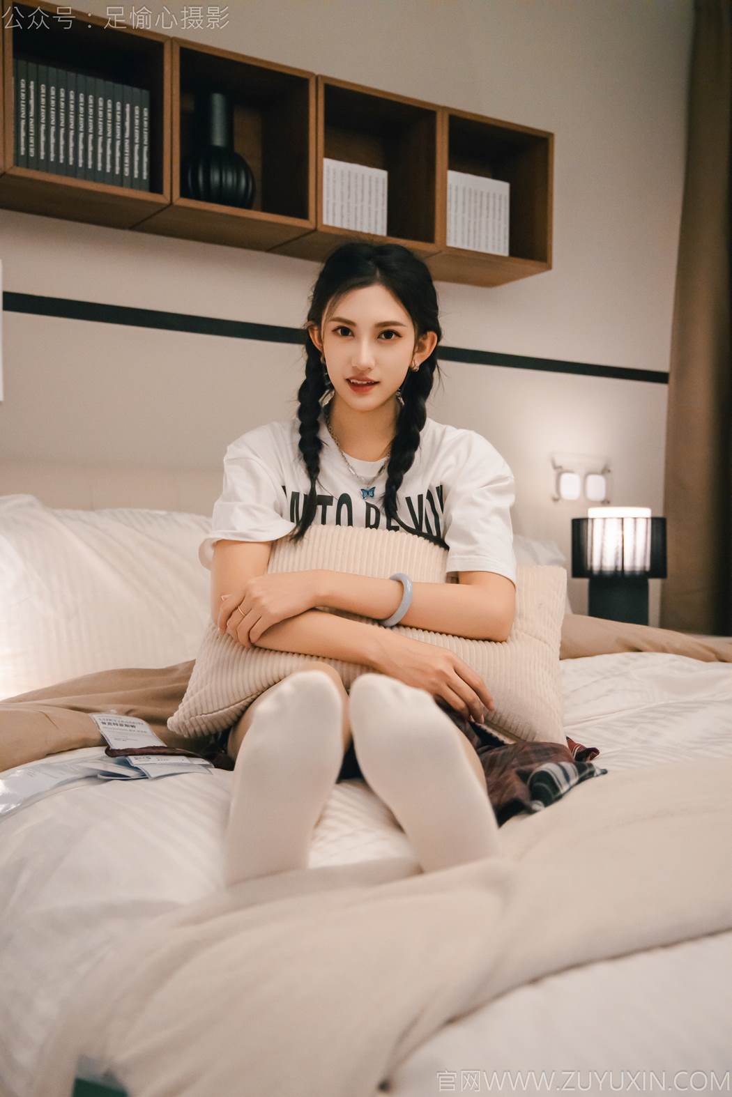 图片[63]-足愉心 NO.015 可乐（搭配：红色夹克、白T、短裙、马丁靴、肉丝色袜、白棉袜）[96P] – 速更版-美库