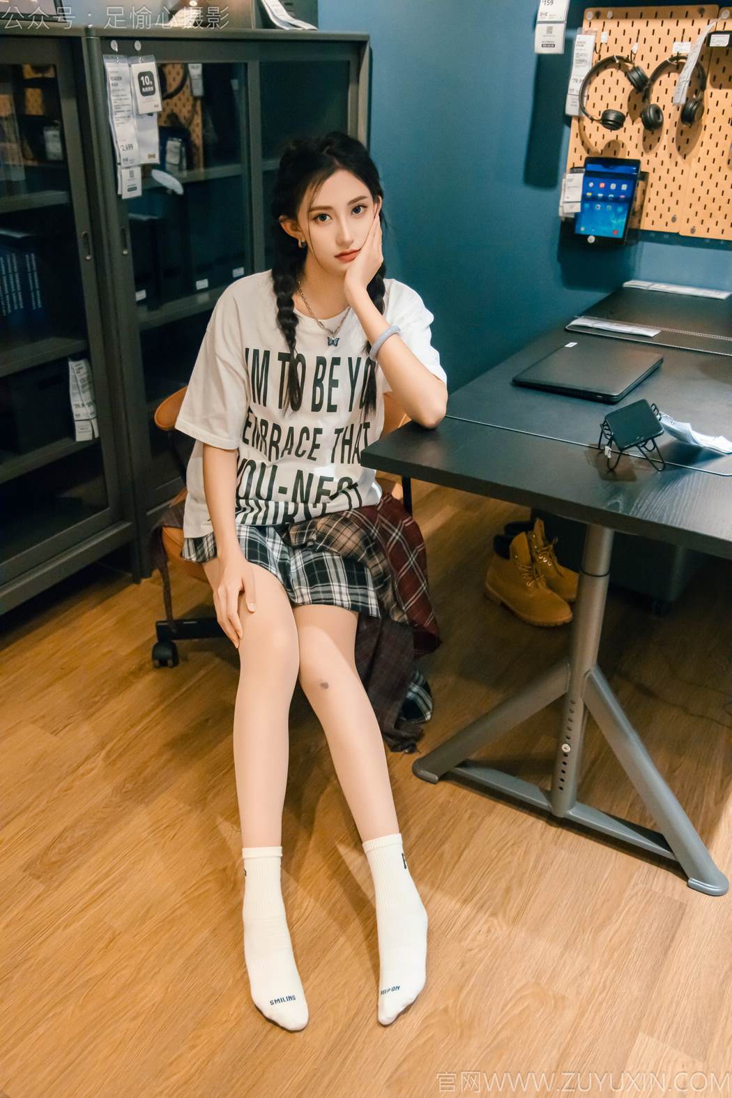 图片[93]-足愉心 NO.015 可乐（搭配：红色夹克、白T、短裙、马丁靴、肉丝色袜、白棉袜）[96P] – 速更版-美库