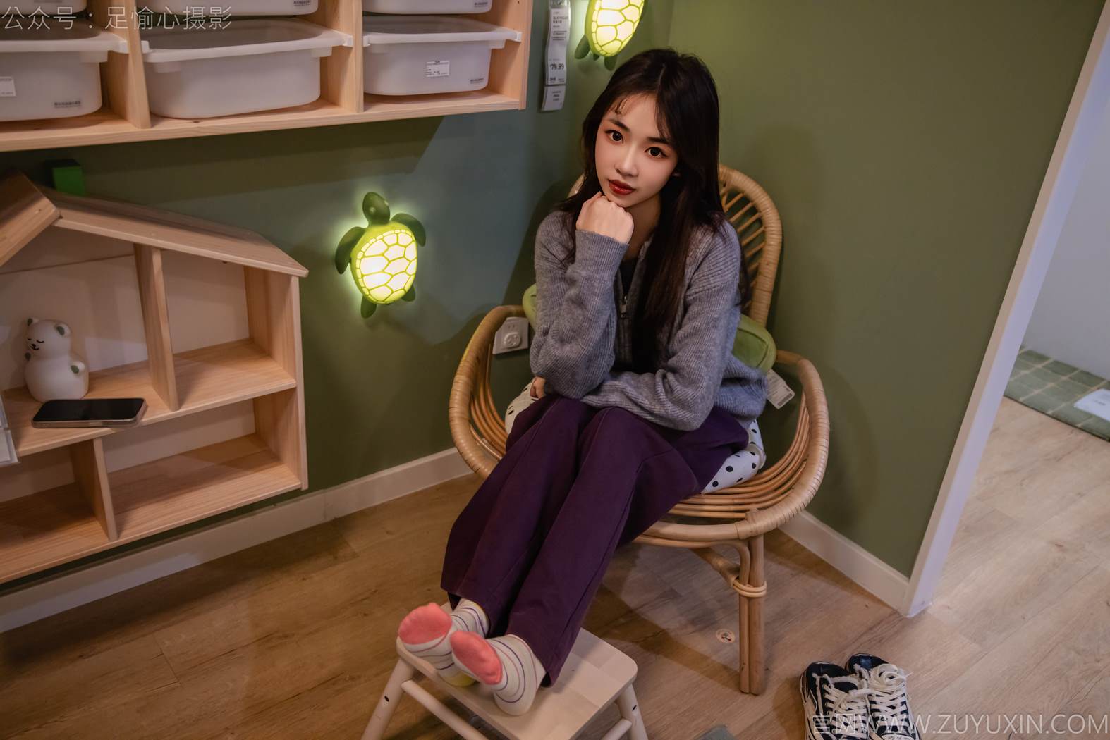 图片[13]-足愉心 NO.016 软软（搭配：灰色线套、紫色长裤、帆布鞋、卡通棉袜、裸足）[82P] – 速更版-美库