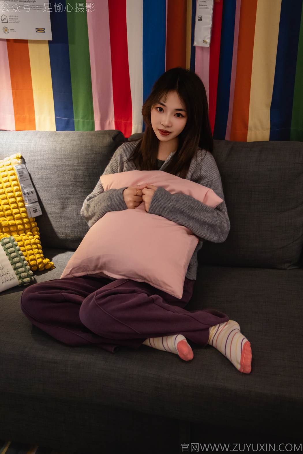 图片[17]-足愉心 NO.016 软软（搭配：灰色线套、紫色长裤、帆布鞋、卡通棉袜、裸足）[82P] – 速更版-美库