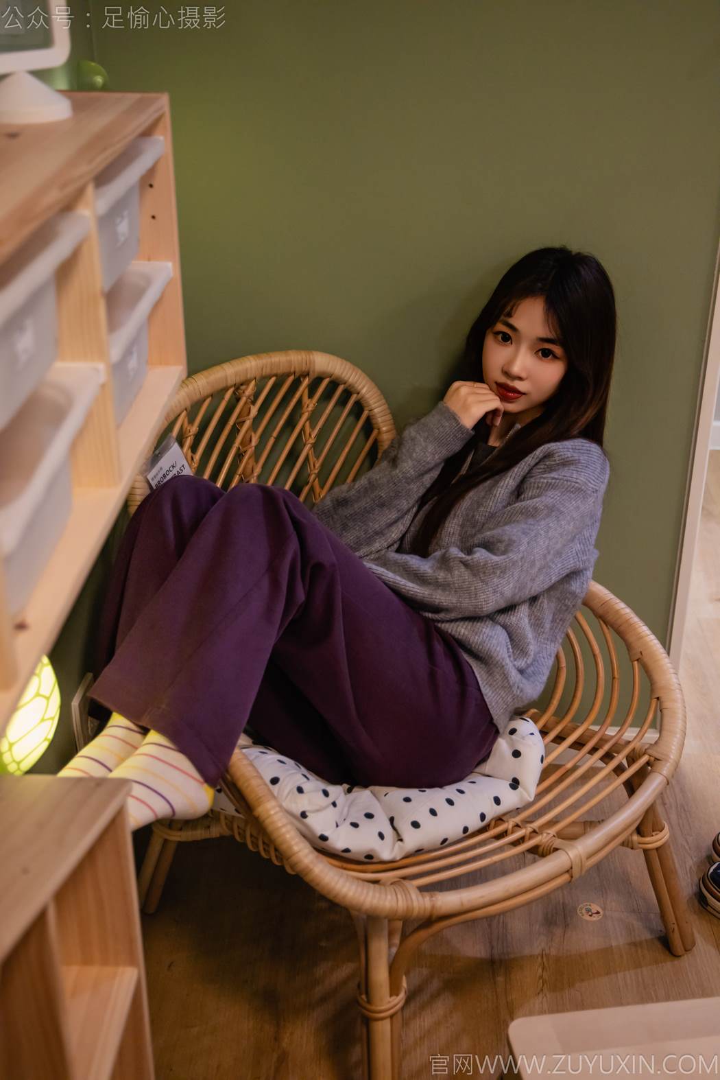 图片[19]-足愉心 NO.016 软软（搭配：灰色线套、紫色长裤、帆布鞋、卡通棉袜、裸足）[82P] – 速更版-美库