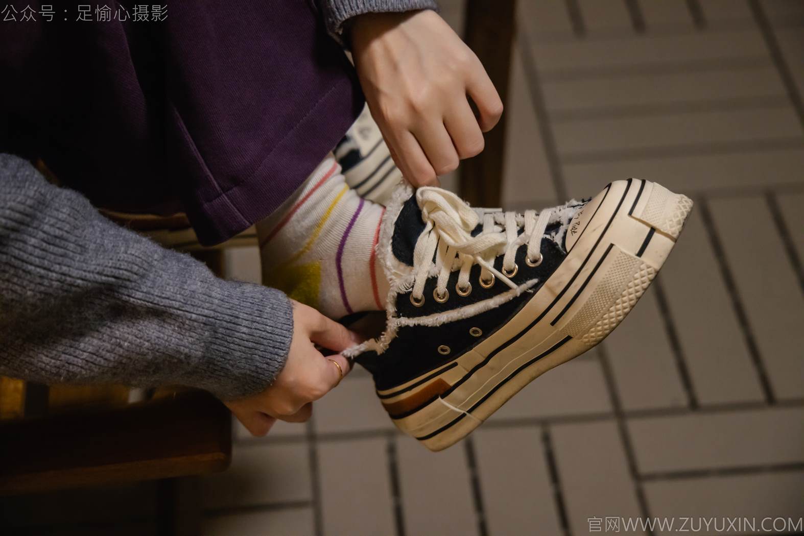 图片[23]-足愉心 NO.016 软软（搭配：灰色线套、紫色长裤、帆布鞋、卡通棉袜、裸足）[82P] – 速更版-美库