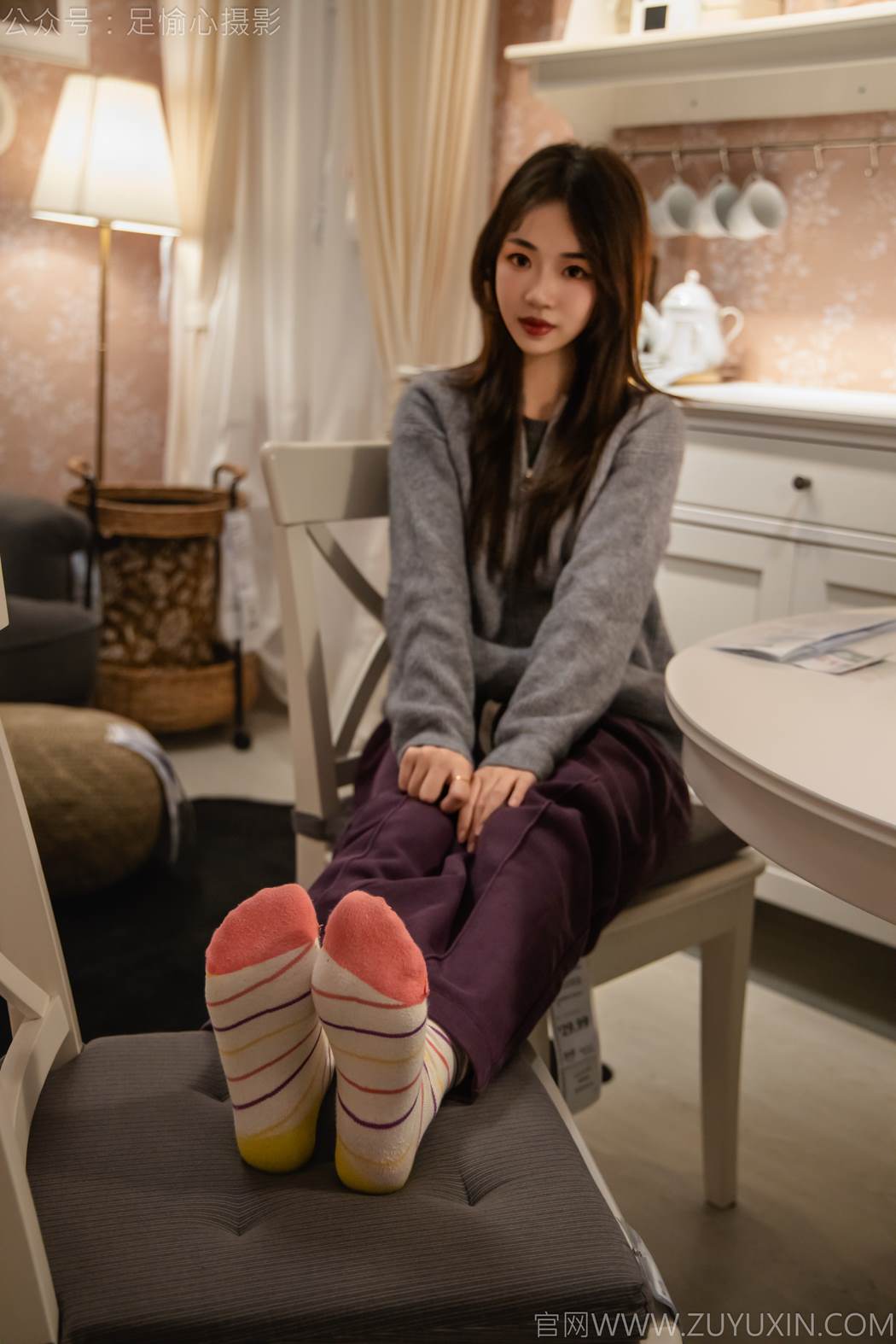 图片[25]-足愉心 NO.016 软软（搭配：灰色线套、紫色长裤、帆布鞋、卡通棉袜、裸足）[82P] – 速更版-美库