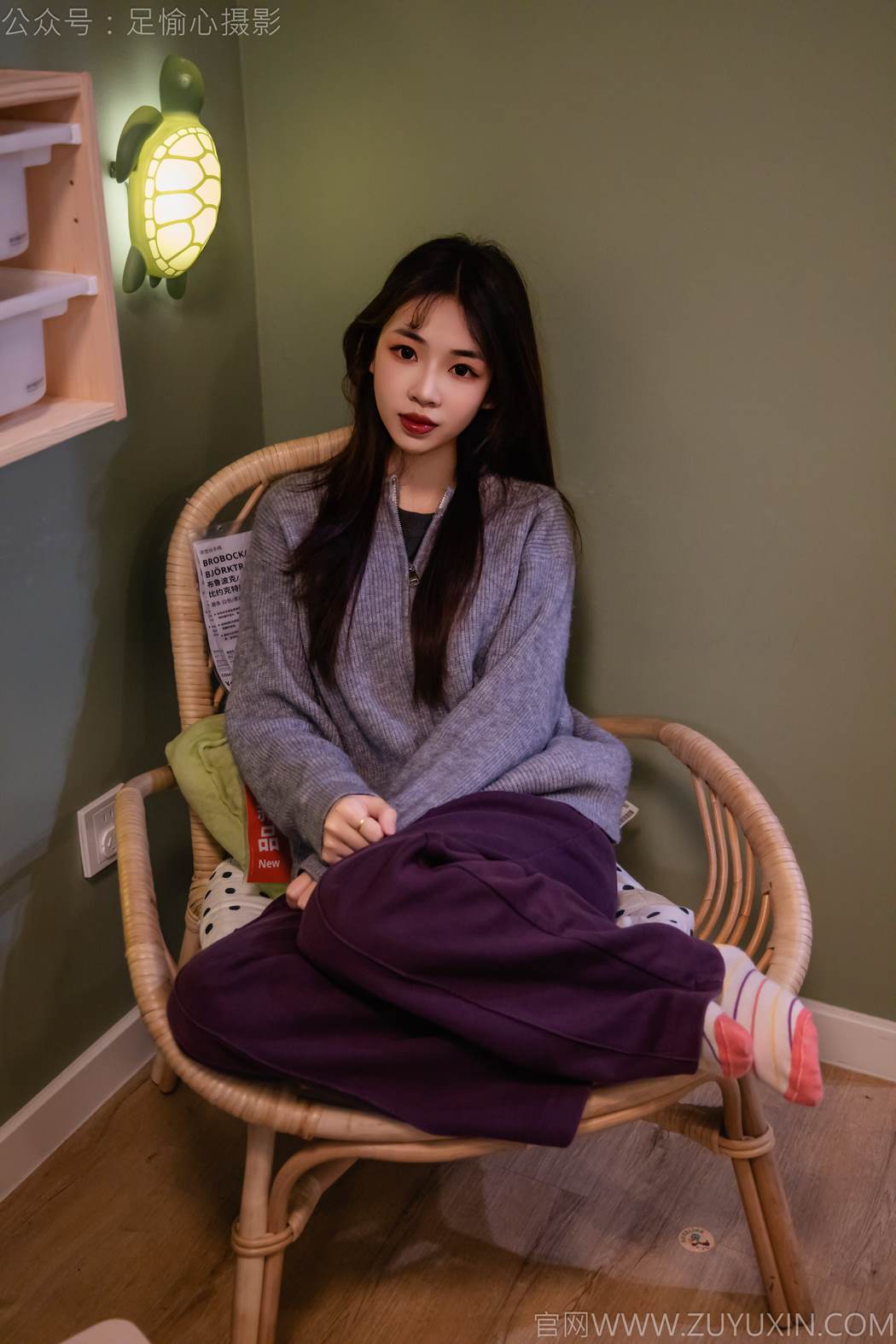 图片[28]-足愉心 NO.016 软软（搭配：灰色线套、紫色长裤、帆布鞋、卡通棉袜、裸足）[82P] – 速更版-美库