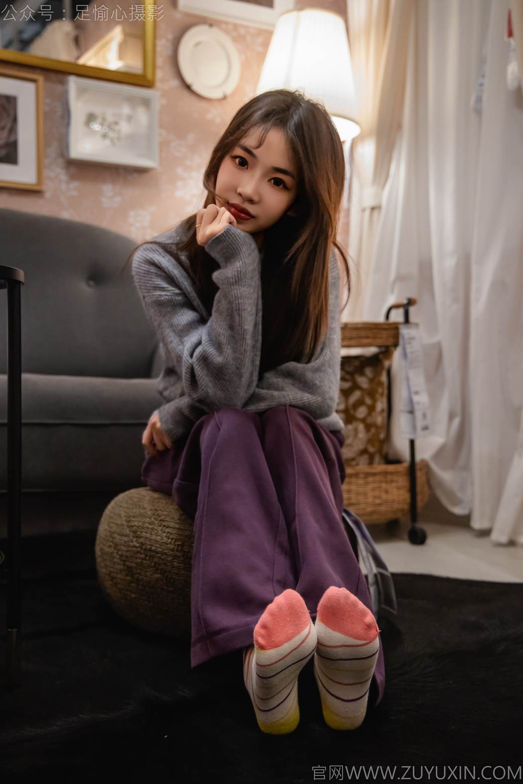 图片[34]-足愉心 NO.016 软软（搭配：灰色线套、紫色长裤、帆布鞋、卡通棉袜、裸足）[82P] – 速更版-美库