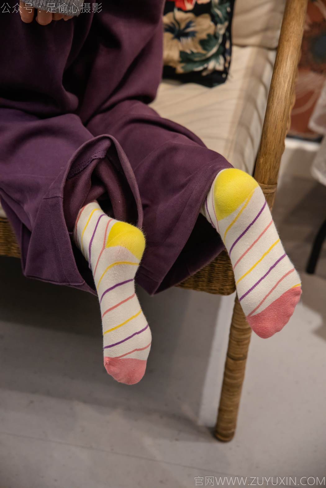 图片[35]-足愉心 NO.016 软软（搭配：灰色线套、紫色长裤、帆布鞋、卡通棉袜、裸足）[82P] – 速更版-美库