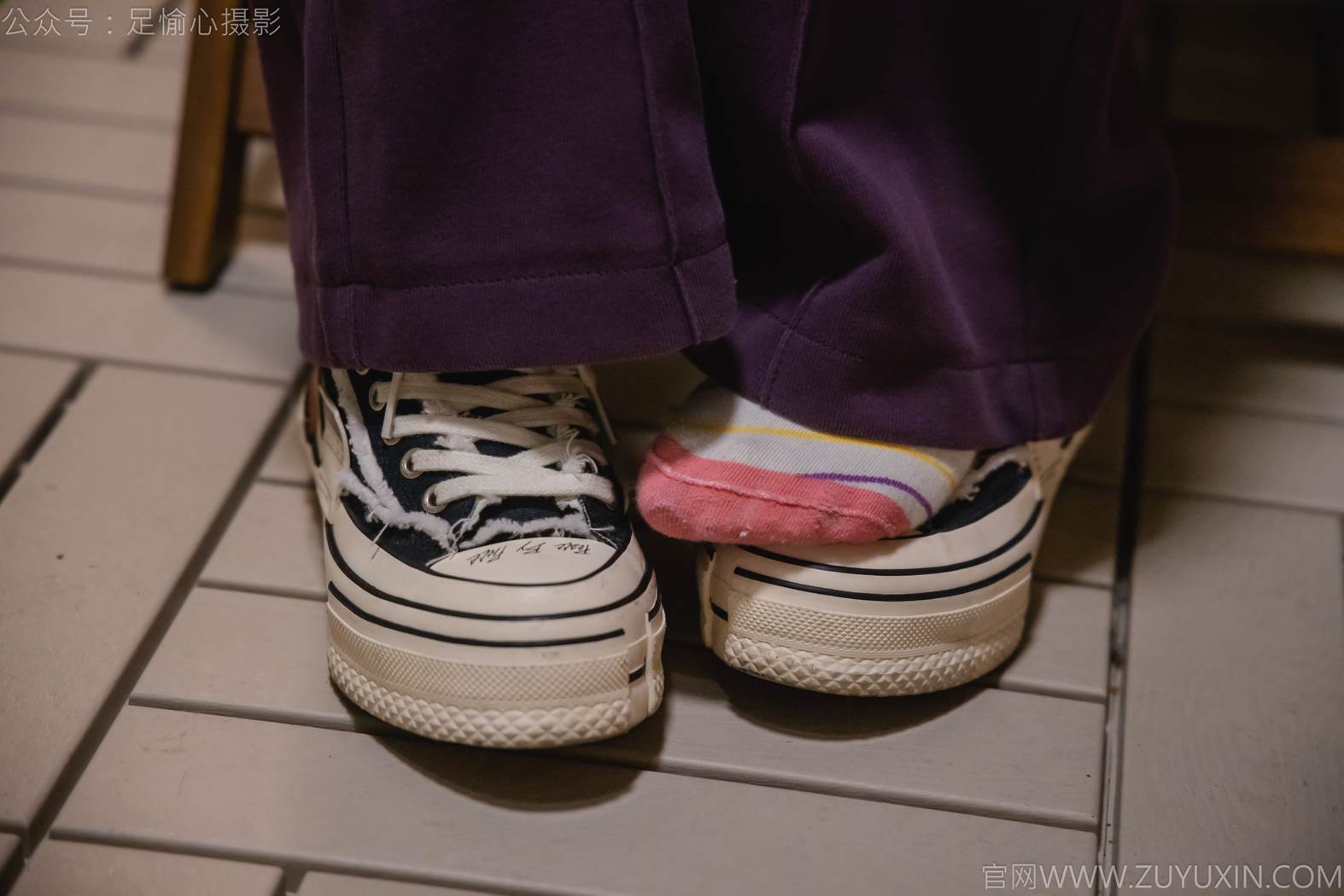 图片[37]-足愉心 NO.016 软软（搭配：灰色线套、紫色长裤、帆布鞋、卡通棉袜、裸足）[82P] – 速更版-美库
