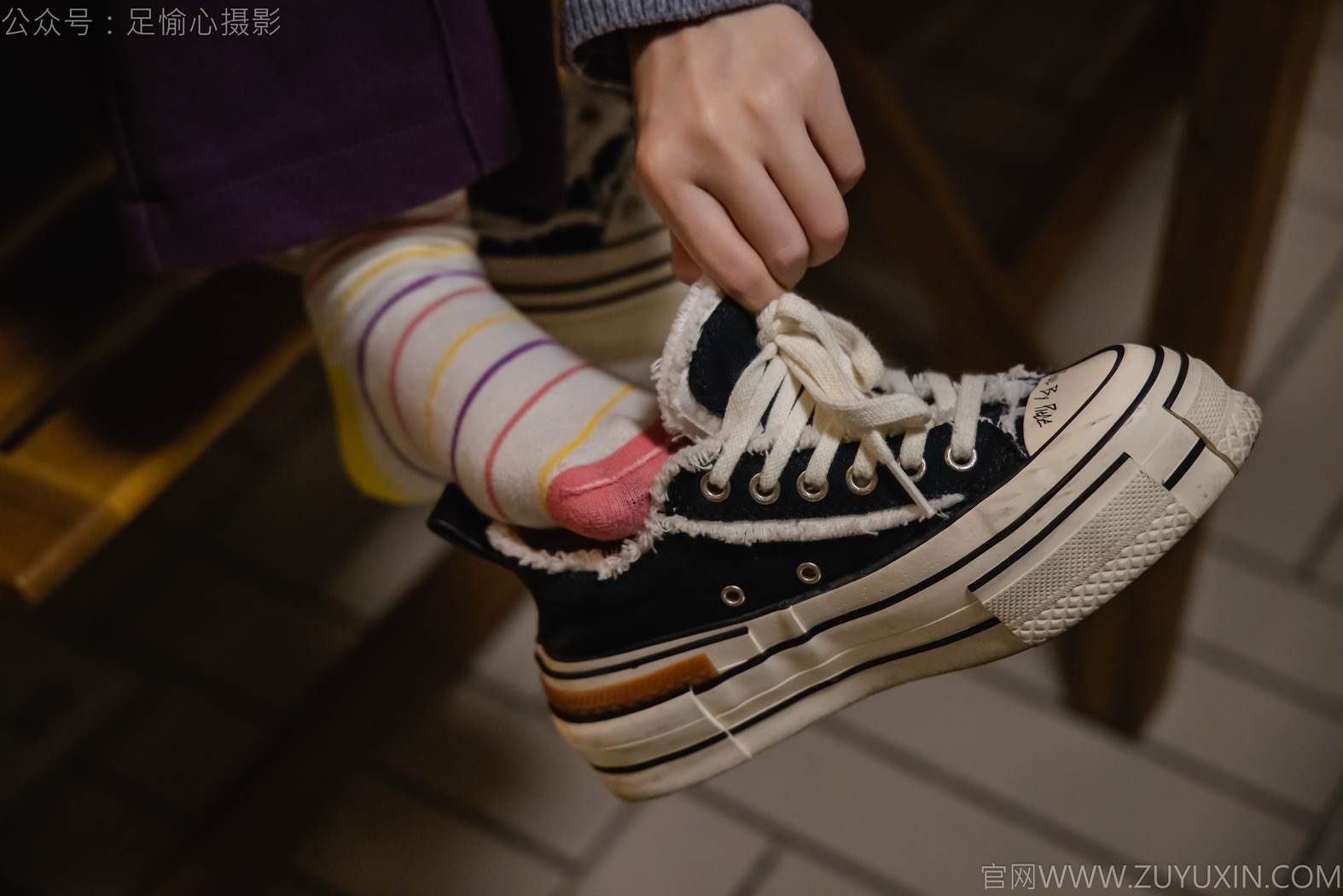 图片[43]-足愉心 NO.016 软软（搭配：灰色线套、紫色长裤、帆布鞋、卡通棉袜、裸足）[82P] – 速更版-美库