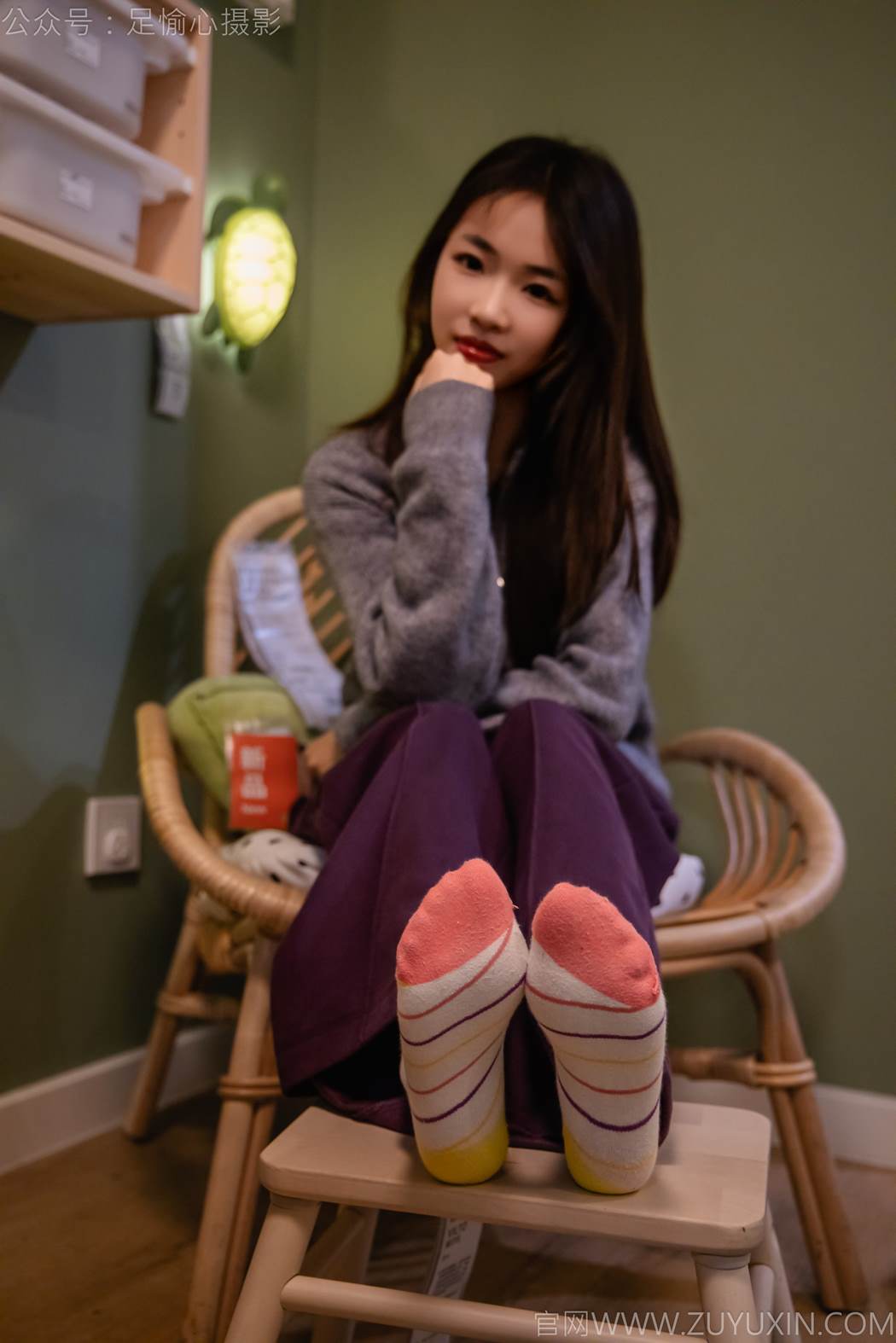 图片[51]-足愉心 NO.016 软软（搭配：灰色线套、紫色长裤、帆布鞋、卡通棉袜、裸足）[82P] – 速更版-美库