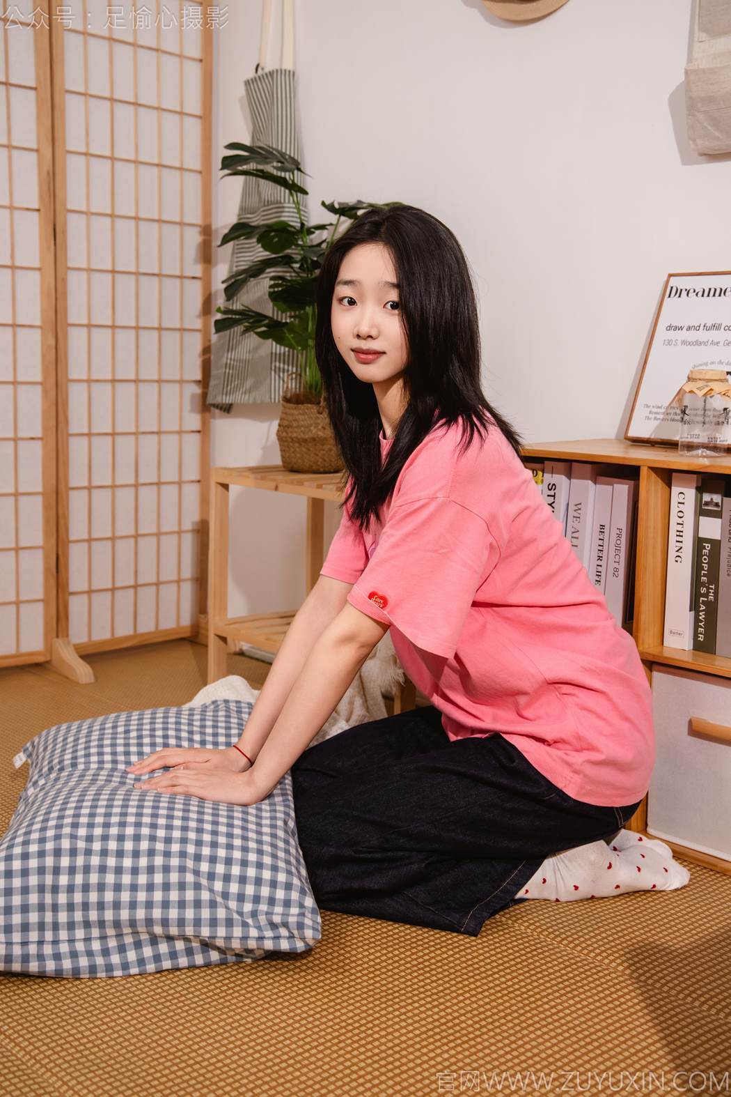 图片[14]-足愉心 NO.018 奶芙（搭配：粉色T恤、牛仔长裤、运动鞋、白色棉袜、裸足）[82P] – 速更版-美库