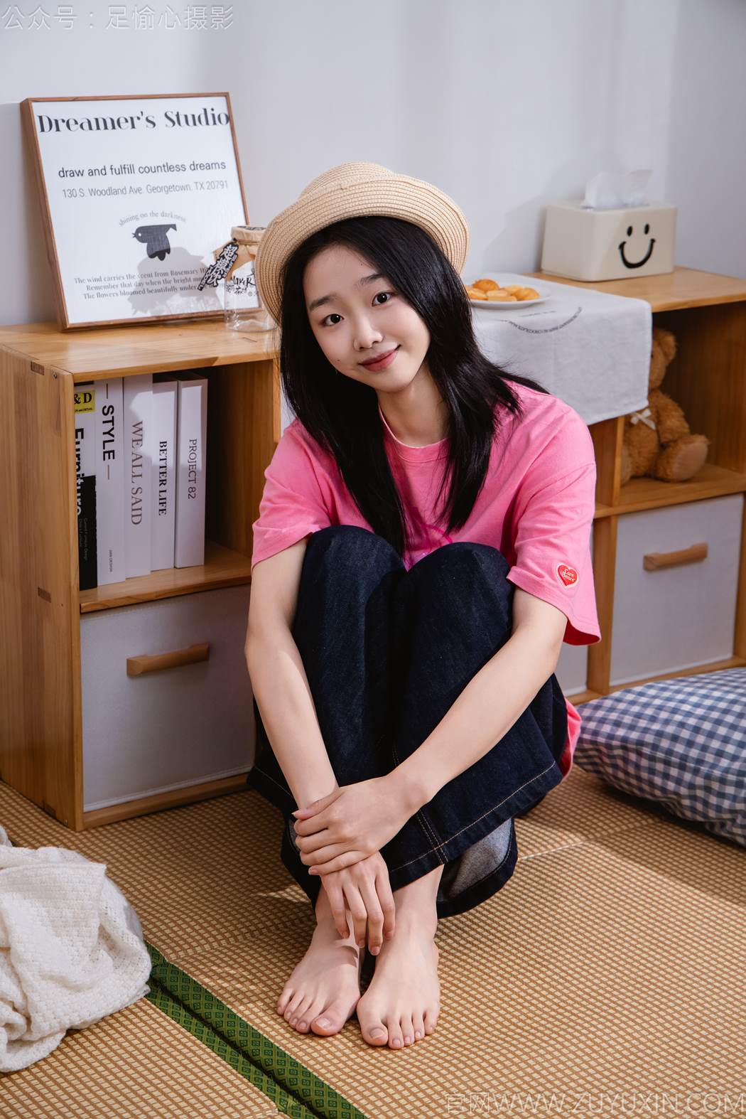图片[15]-足愉心 NO.018 奶芙（搭配：粉色T恤、牛仔长裤、运动鞋、白色棉袜、裸足）[82P] – 速更版-美库