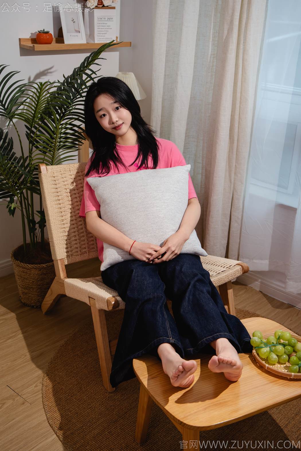 图片[21]-足愉心 NO.018 奶芙（搭配：粉色T恤、牛仔长裤、运动鞋、白色棉袜、裸足）[82P] – 速更版-美库