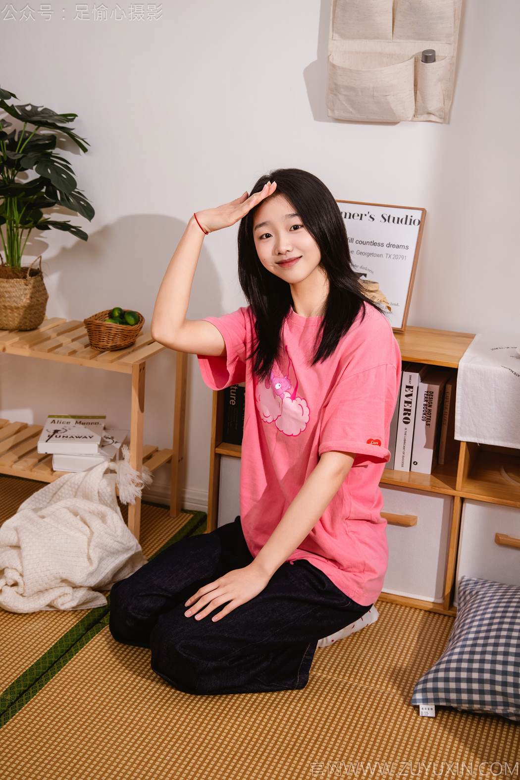 图片[25]-足愉心 NO.018 奶芙（搭配：粉色T恤、牛仔长裤、运动鞋、白色棉袜、裸足）[82P] – 速更版-美库