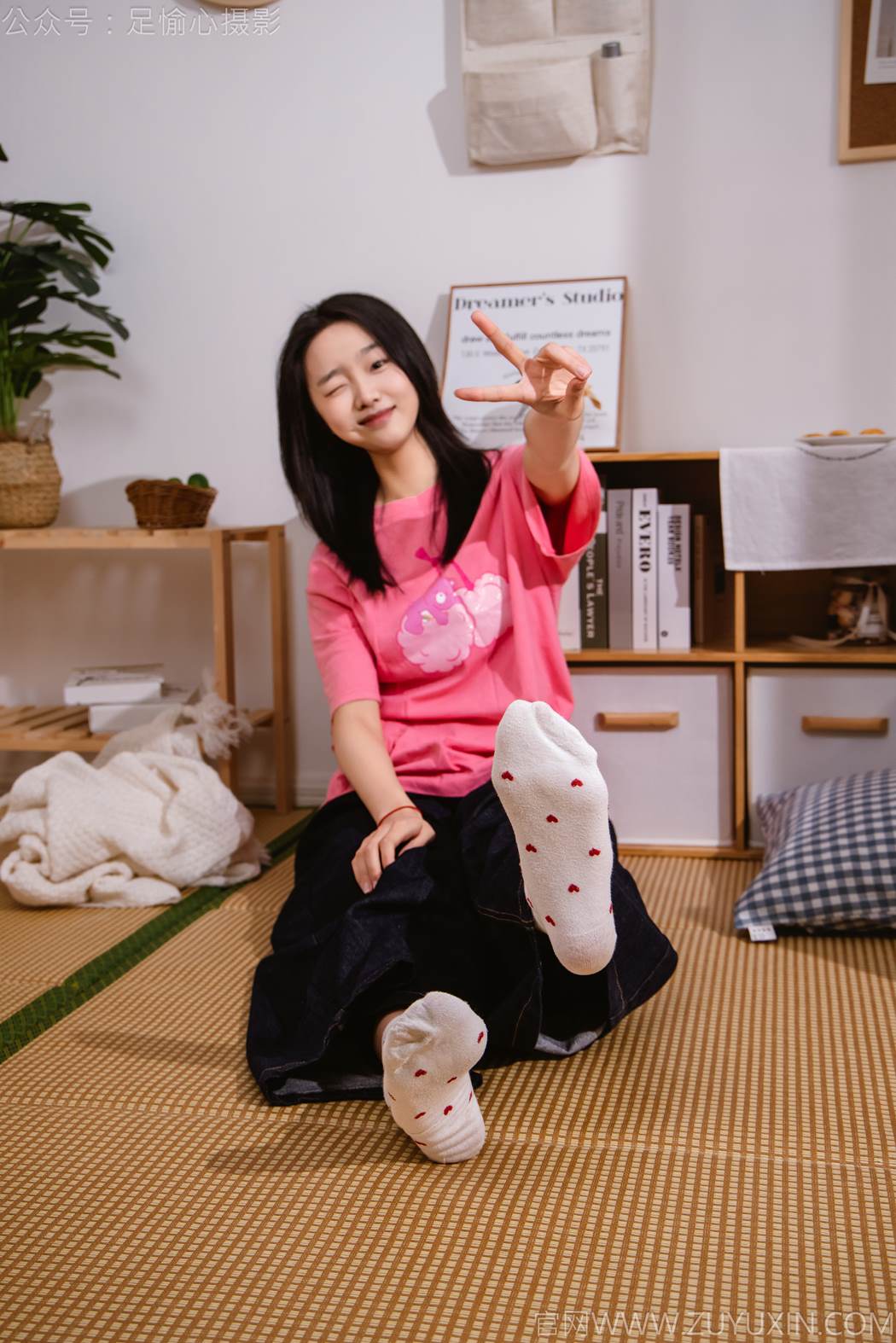 图片[40]-足愉心 NO.018 奶芙（搭配：粉色T恤、牛仔长裤、运动鞋、白色棉袜、裸足）[82P] – 速更版-美库