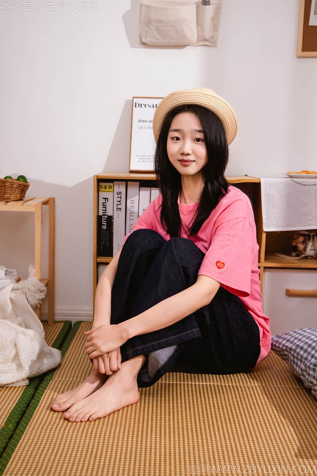 图片[41]-足愉心 NO.018 奶芙（搭配：粉色T恤、牛仔长裤、运动鞋、白色棉袜、裸足）[82P] – 速更版-美库