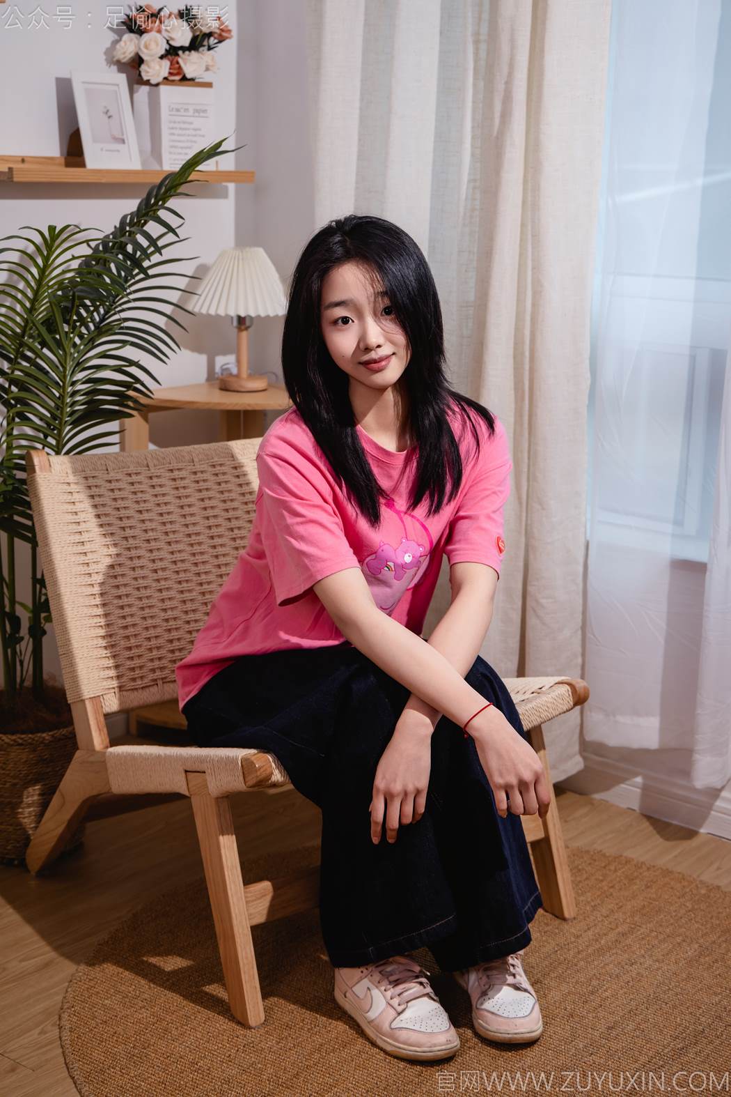 图片[45]-足愉心 NO.018 奶芙（搭配：粉色T恤、牛仔长裤、运动鞋、白色棉袜、裸足）[82P] – 速更版-美库