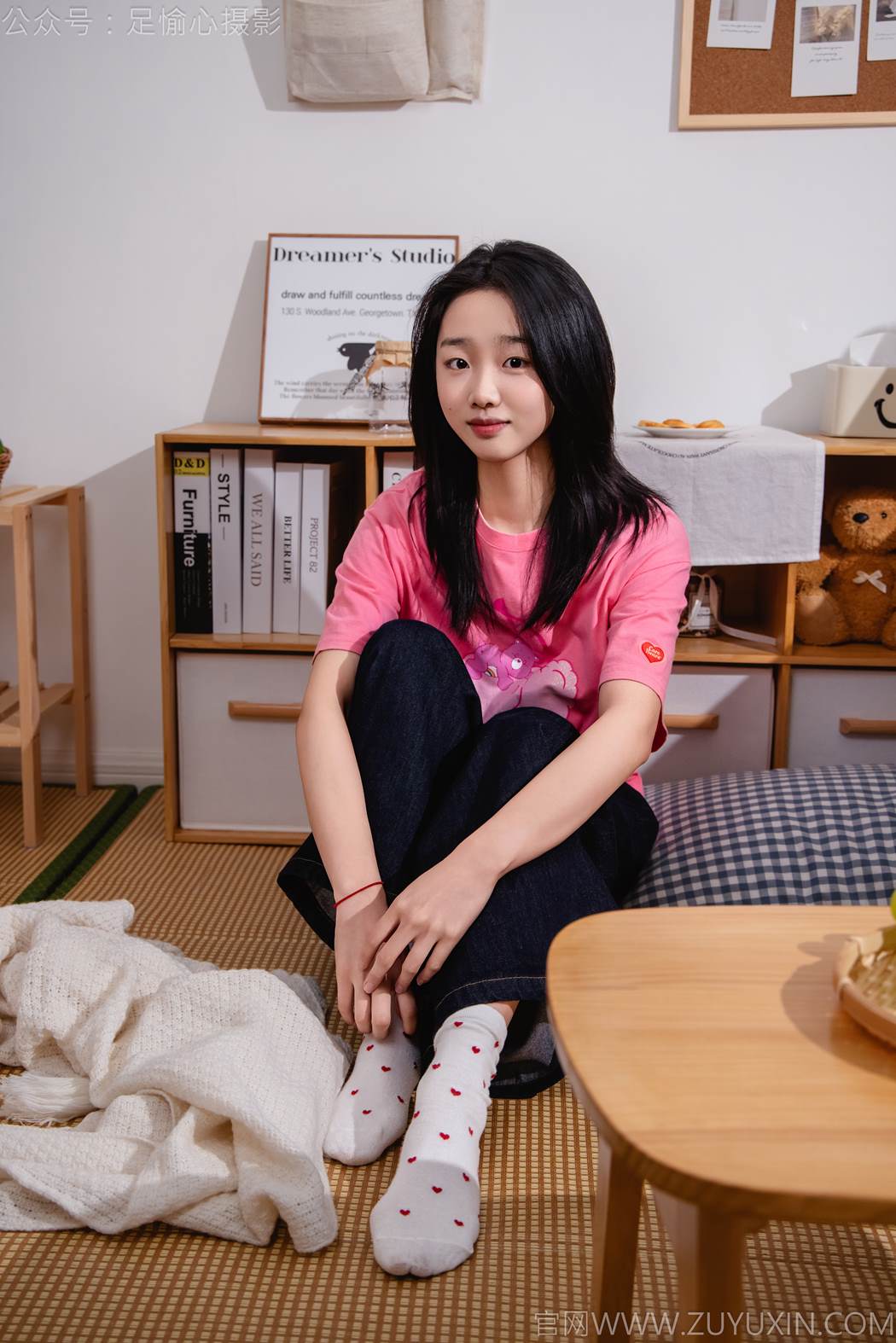 图片[53]-足愉心 NO.018 奶芙（搭配：粉色T恤、牛仔长裤、运动鞋、白色棉袜、裸足）[82P] – 速更版-美库