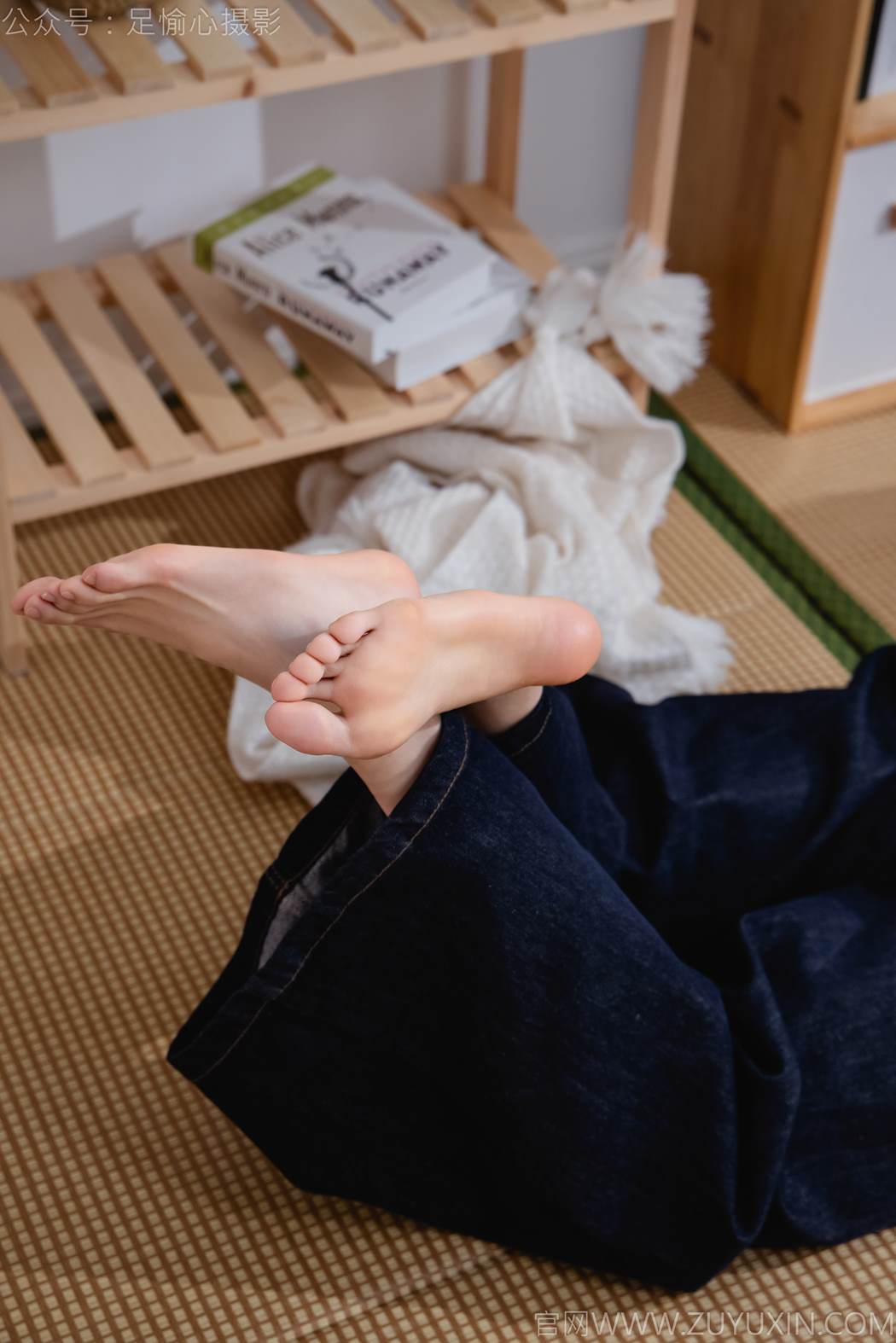 图片[68]-足愉心 NO.018 奶芙（搭配：粉色T恤、牛仔长裤、运动鞋、白色棉袜、裸足）[82P] – 速更版-美库