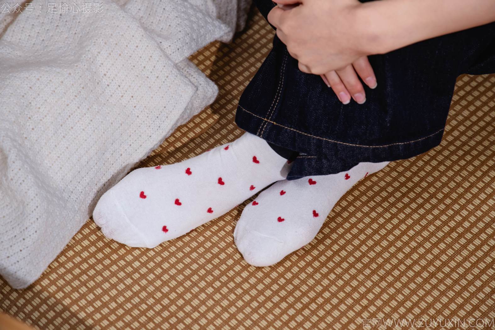 图片[76]-足愉心 NO.018 奶芙（搭配：粉色T恤、牛仔长裤、运动鞋、白色棉袜、裸足）[82P] – 速更版-美库