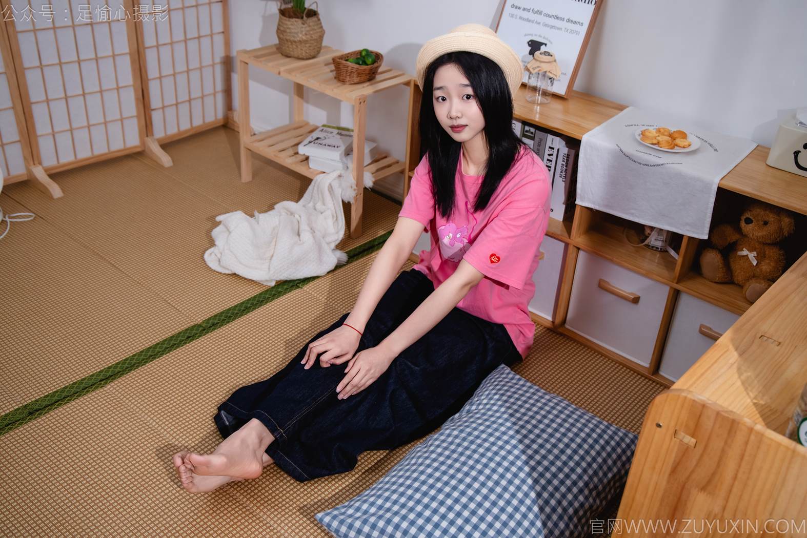 图片[77]-足愉心 NO.018 奶芙（搭配：粉色T恤、牛仔长裤、运动鞋、白色棉袜、裸足）[82P] – 速更版-美库