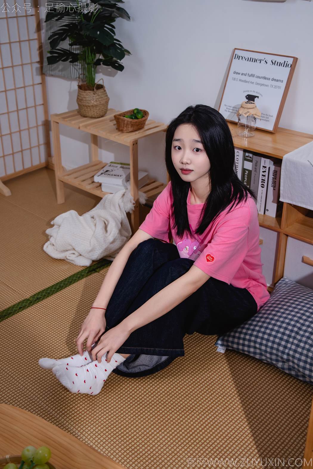 图片[82]-足愉心 NO.018 奶芙（搭配：粉色T恤、牛仔长裤、运动鞋、白色棉袜、裸足）[82P] – 速更版-美库