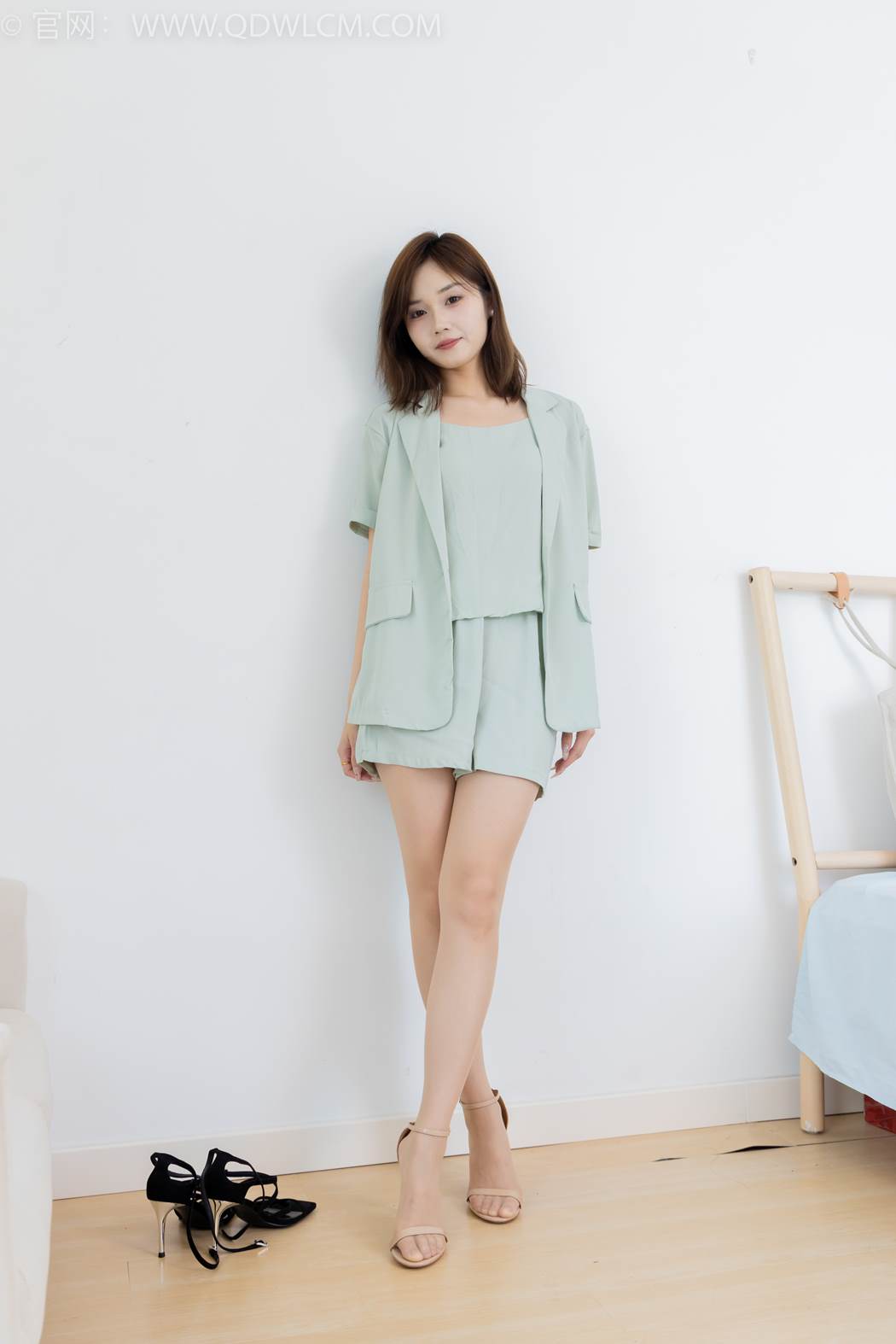 图片[10]-物恋传媒 NO.2420 橙子-三双高跟鞋、薄肉丝、裸足[150P] – 速更版-美库