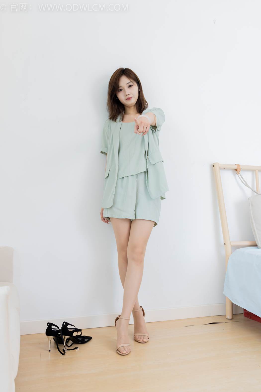 图片[11]-物恋传媒 NO.2420 橙子-三双高跟鞋、薄肉丝、裸足[150P] – 速更版-美库