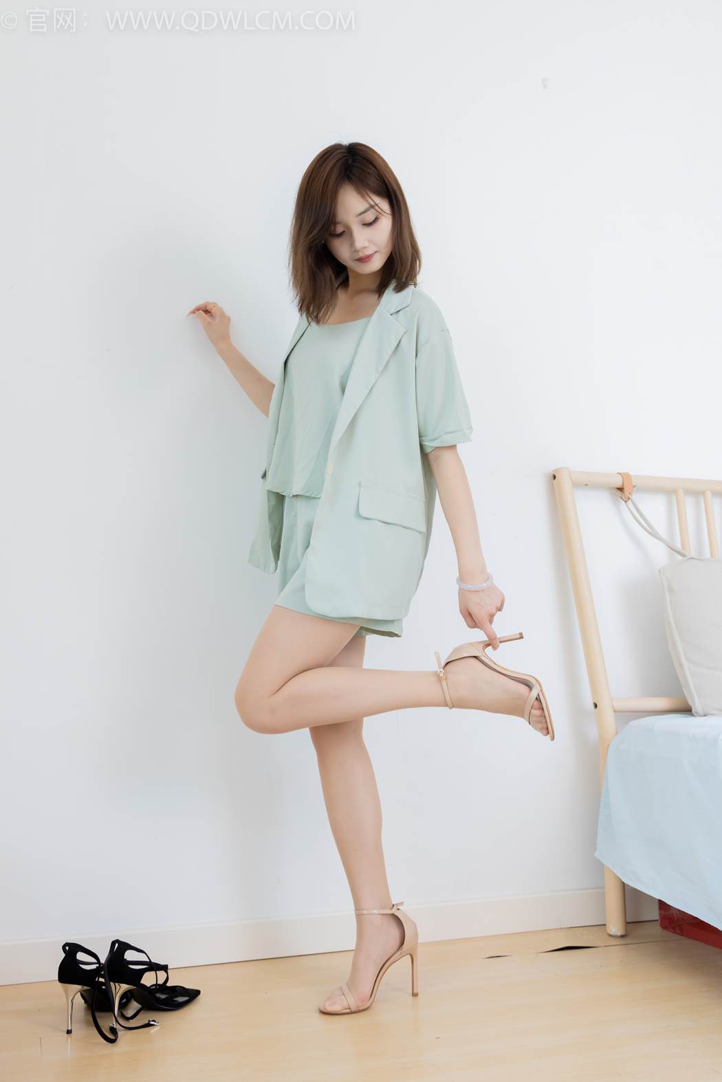 图片[12]-物恋传媒 NO.2420 橙子-三双高跟鞋、薄肉丝、裸足[150P] – 速更版-美库