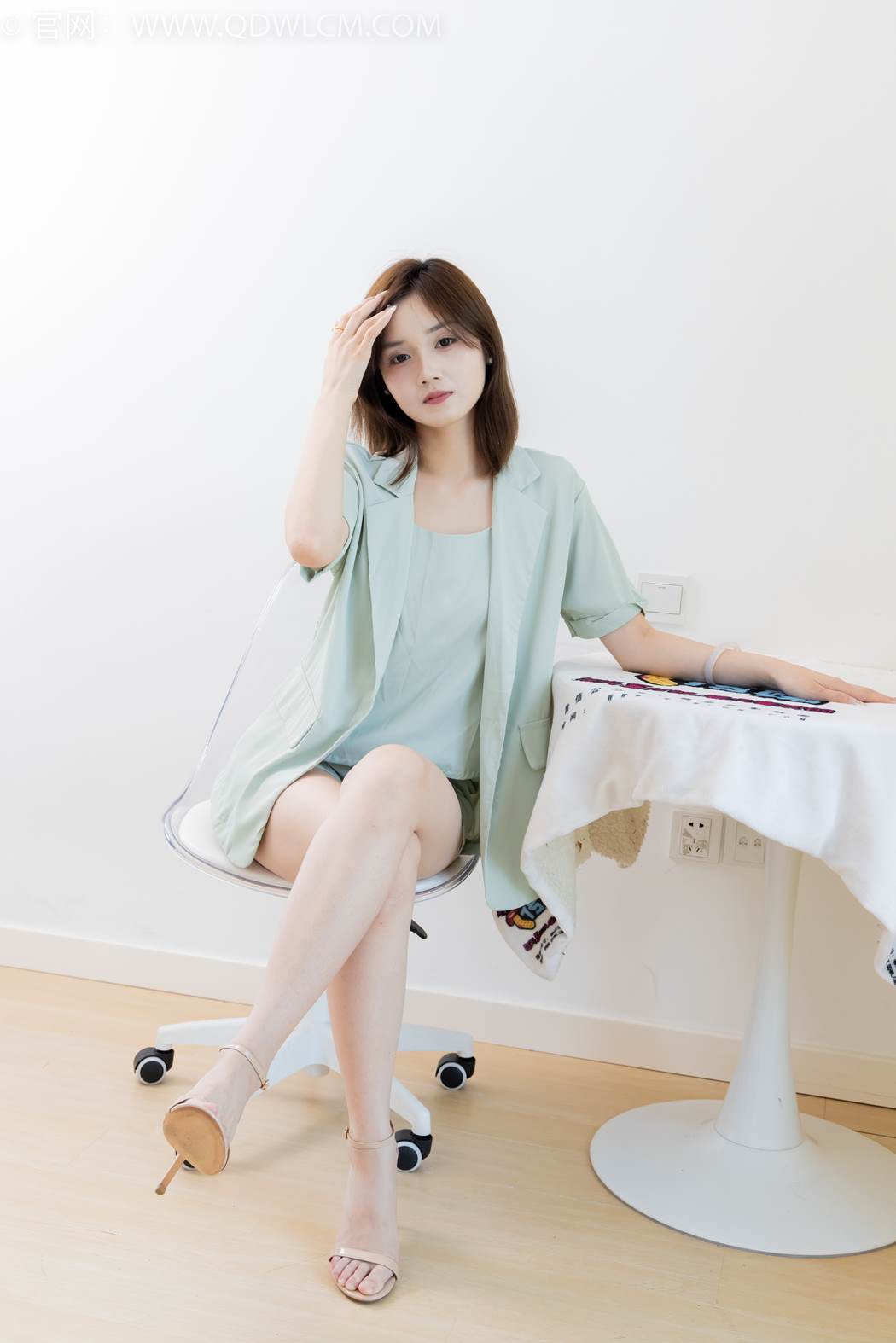 图片[69]-物恋传媒 NO.2420 橙子-三双高跟鞋、薄肉丝、裸足[150P] – 速更版-美库