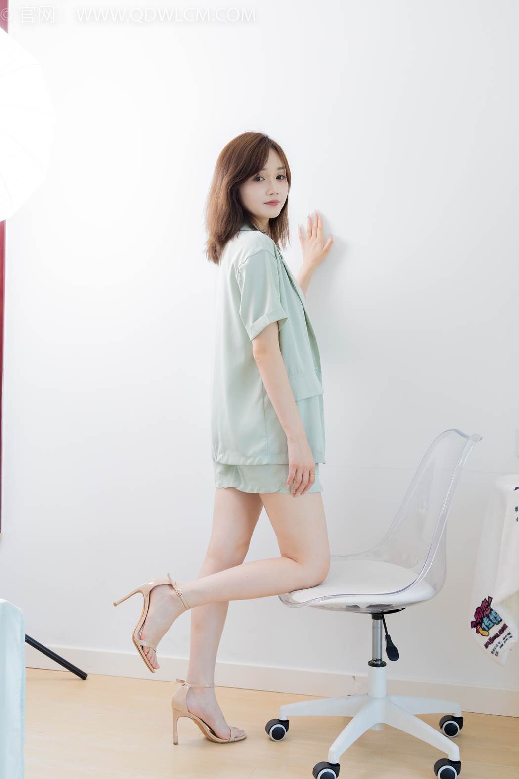 图片[73]-物恋传媒 NO.2420 橙子-三双高跟鞋、薄肉丝、裸足[150P] – 速更版-美库