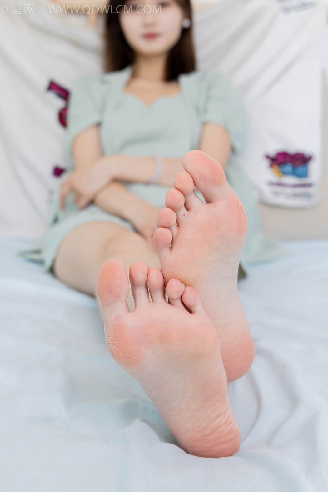 图片[114]-物恋传媒 NO.2420 橙子-三双高跟鞋、薄肉丝、裸足[150P] – 速更版-美库