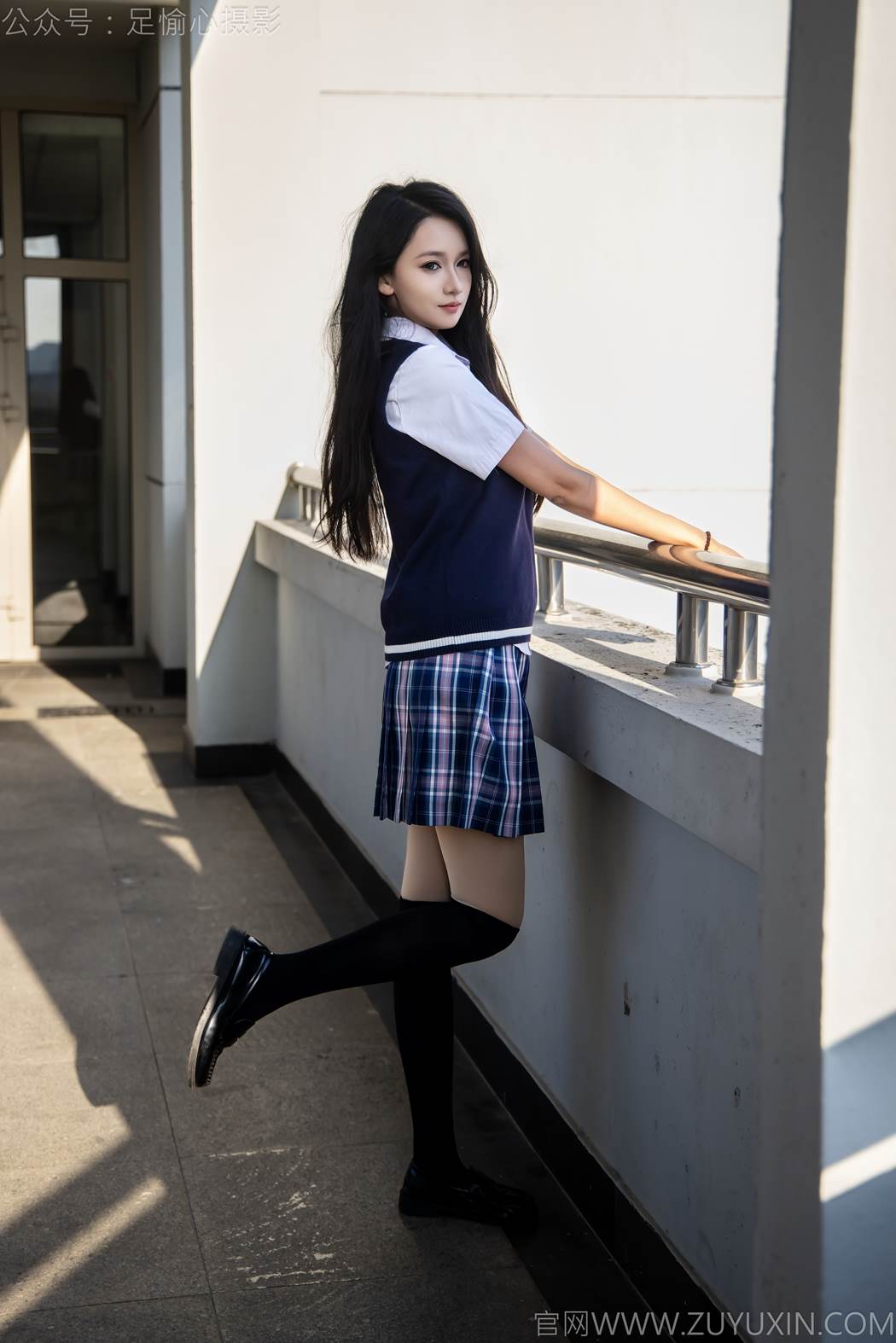 图片[55]-足愉心 NO.019 果酱（搭配：JK制服、小皮鞋、黑色丝袜、肉色打底裤）[73P] – 速更版-美库