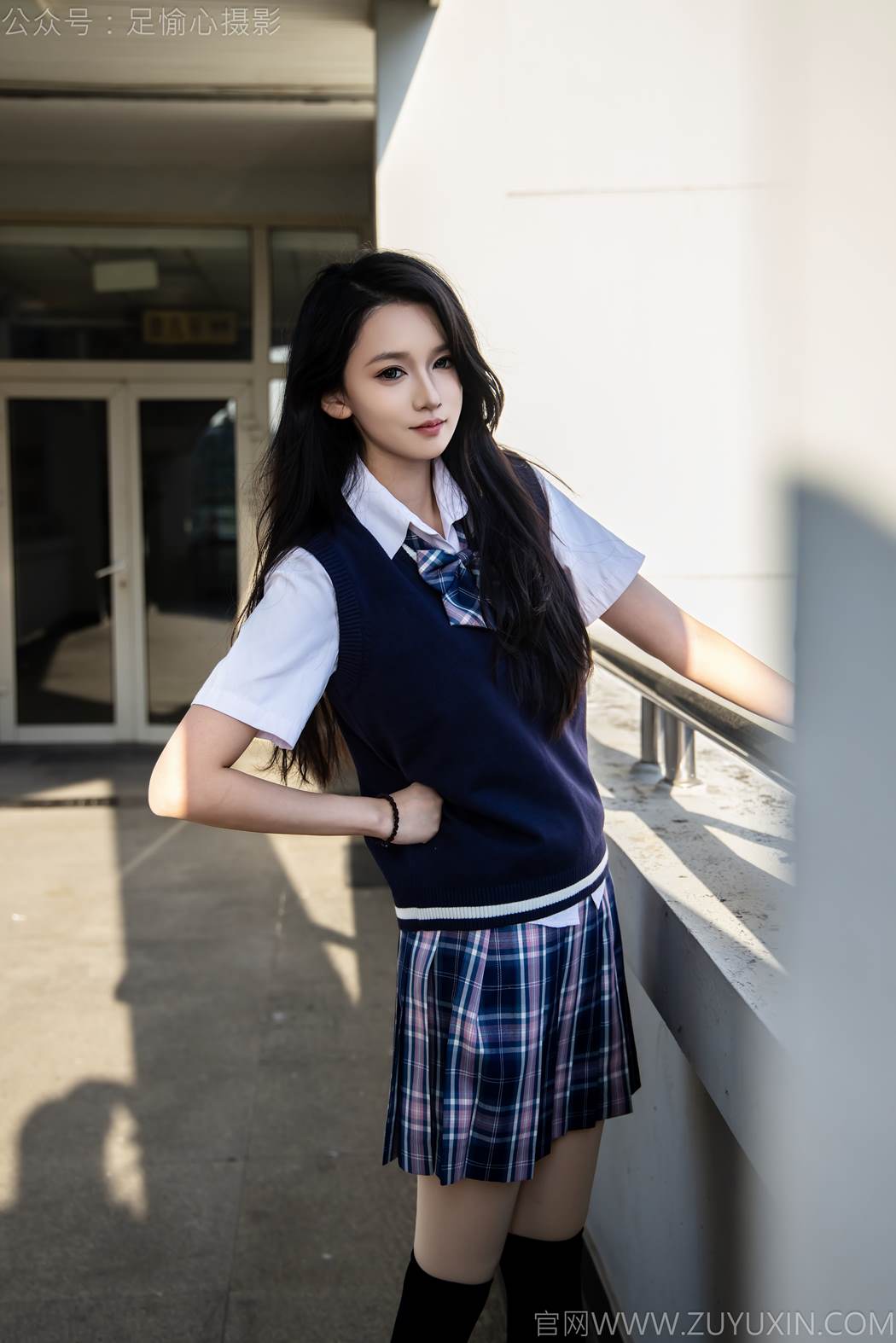 图片[60]-足愉心 NO.019 果酱（搭配：JK制服、小皮鞋、黑色丝袜、肉色打底裤）[73P] – 速更版-美库