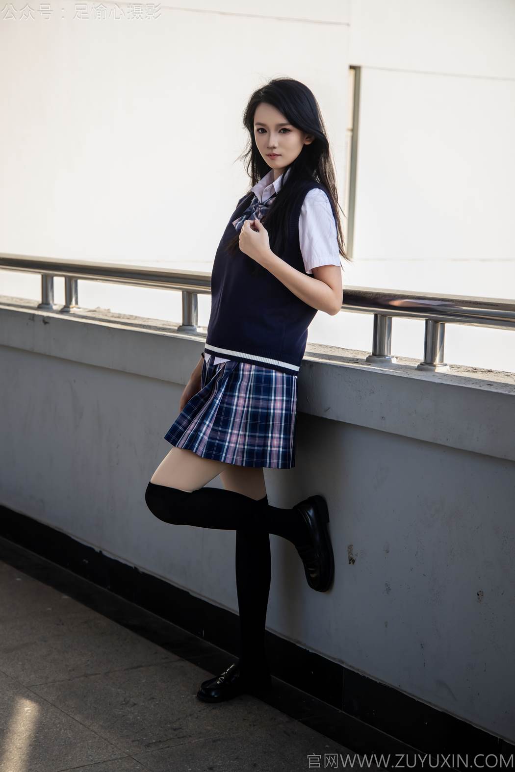 图片[64]-足愉心 NO.019 果酱（搭配：JK制服、小皮鞋、黑色丝袜、肉色打底裤）[73P] – 速更版-美库
