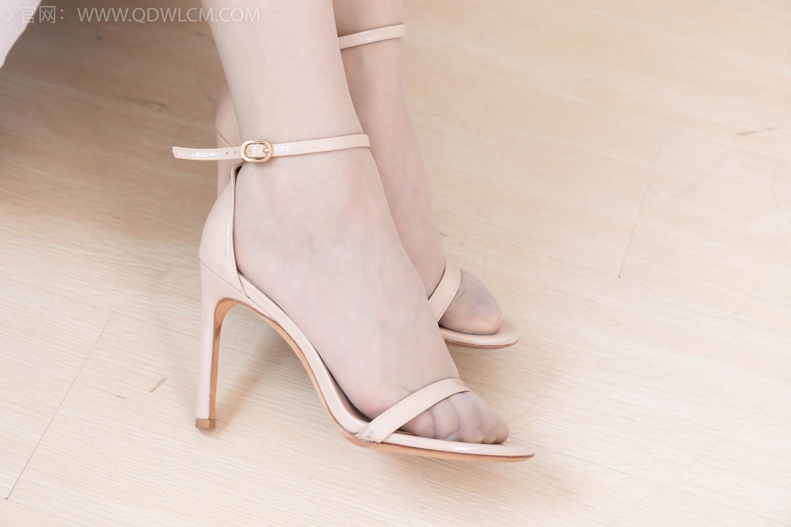 图片[33]-物恋传媒 NO.2421 小紫-高跟鞋、薄灰丝、裸足[120P] – 速更版-美库