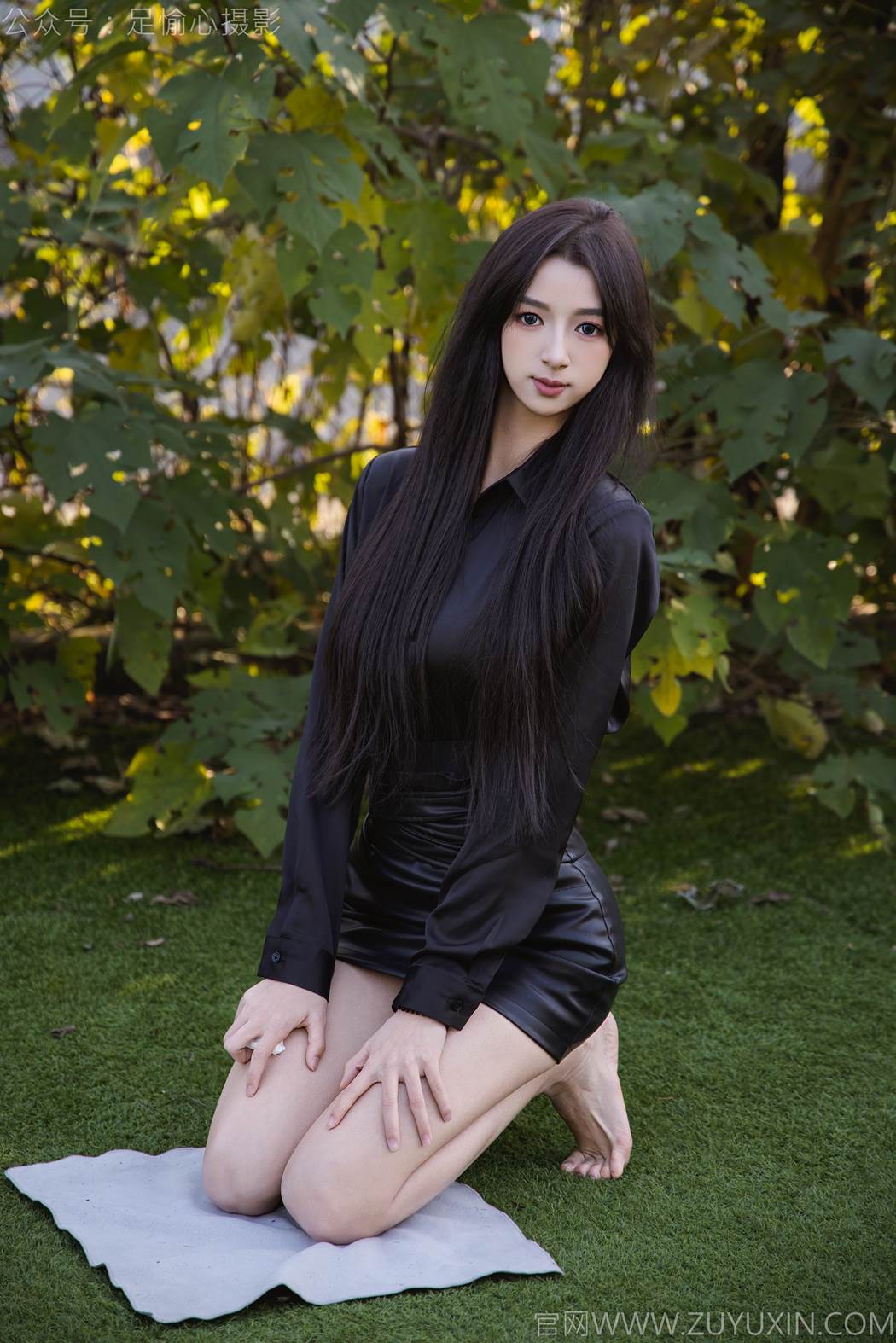 图片[16]-足愉心 NO.020 云悦（搭配：黑色衬衫、皮裙、高跟鞋、裸足）[100P] – 速更版-美库