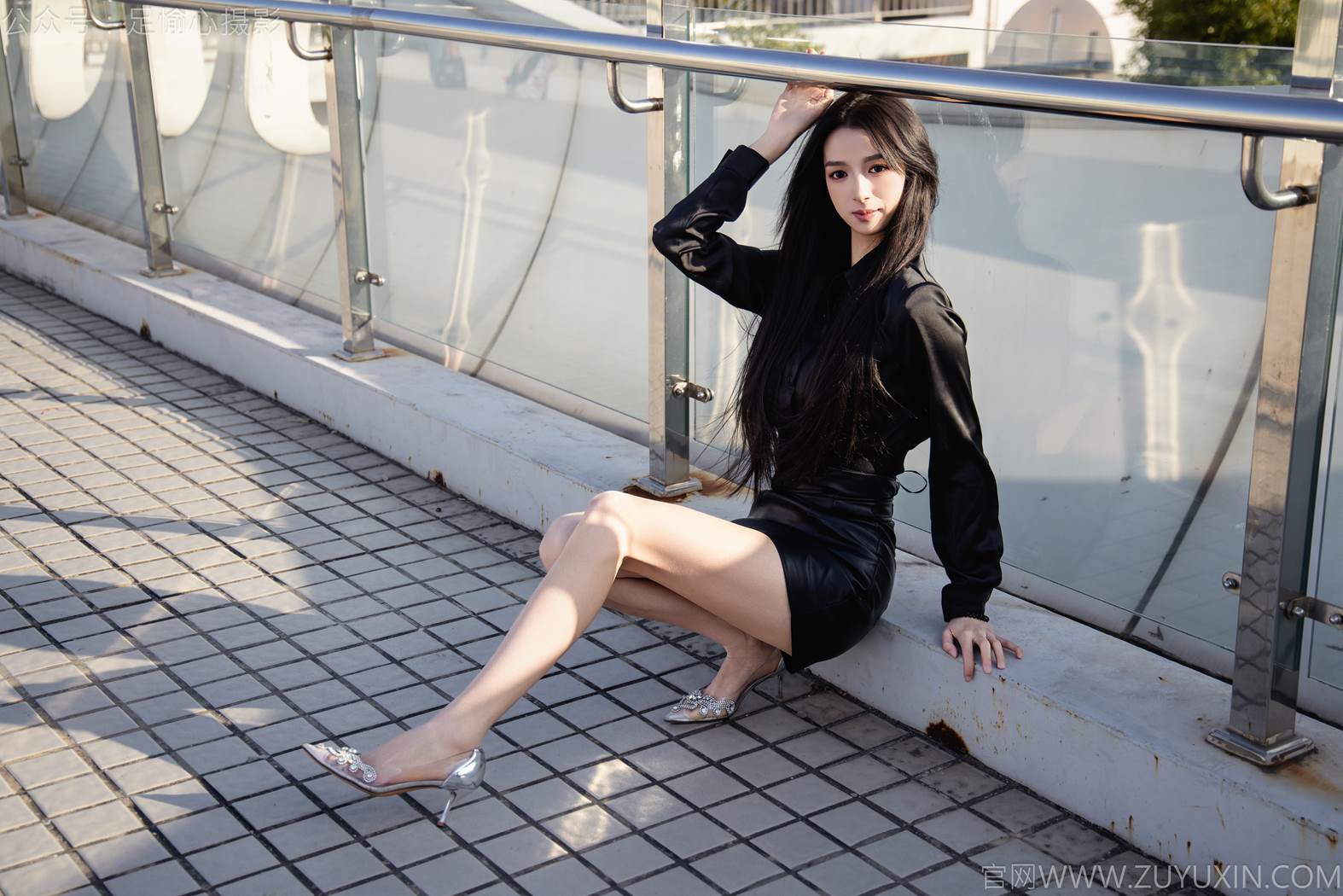 图片[18]-足愉心 NO.020 云悦（搭配：黑色衬衫、皮裙、高跟鞋、裸足）[100P] – 速更版-美库