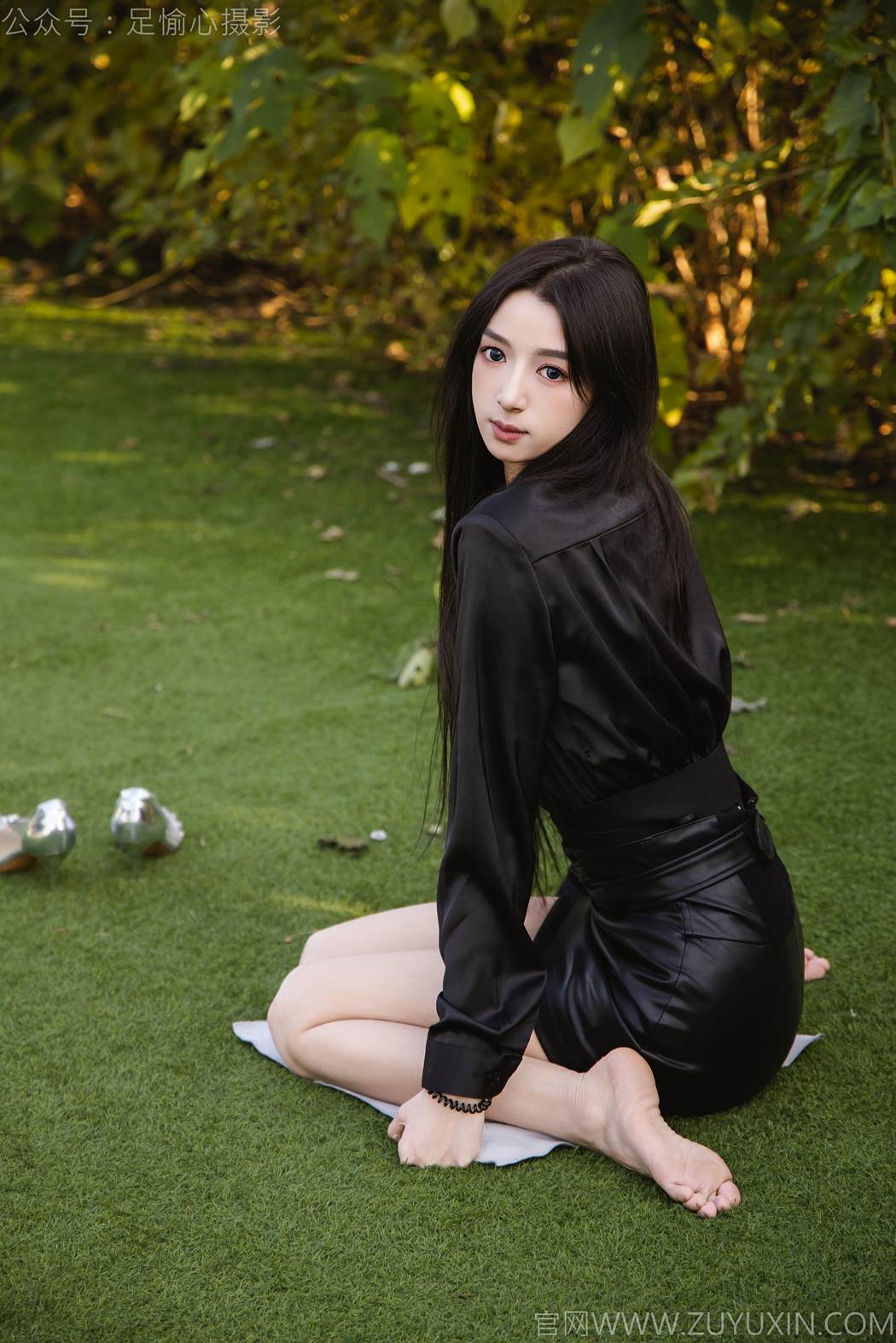 图片[21]-足愉心 NO.020 云悦（搭配：黑色衬衫、皮裙、高跟鞋、裸足）[100P] – 速更版-美库