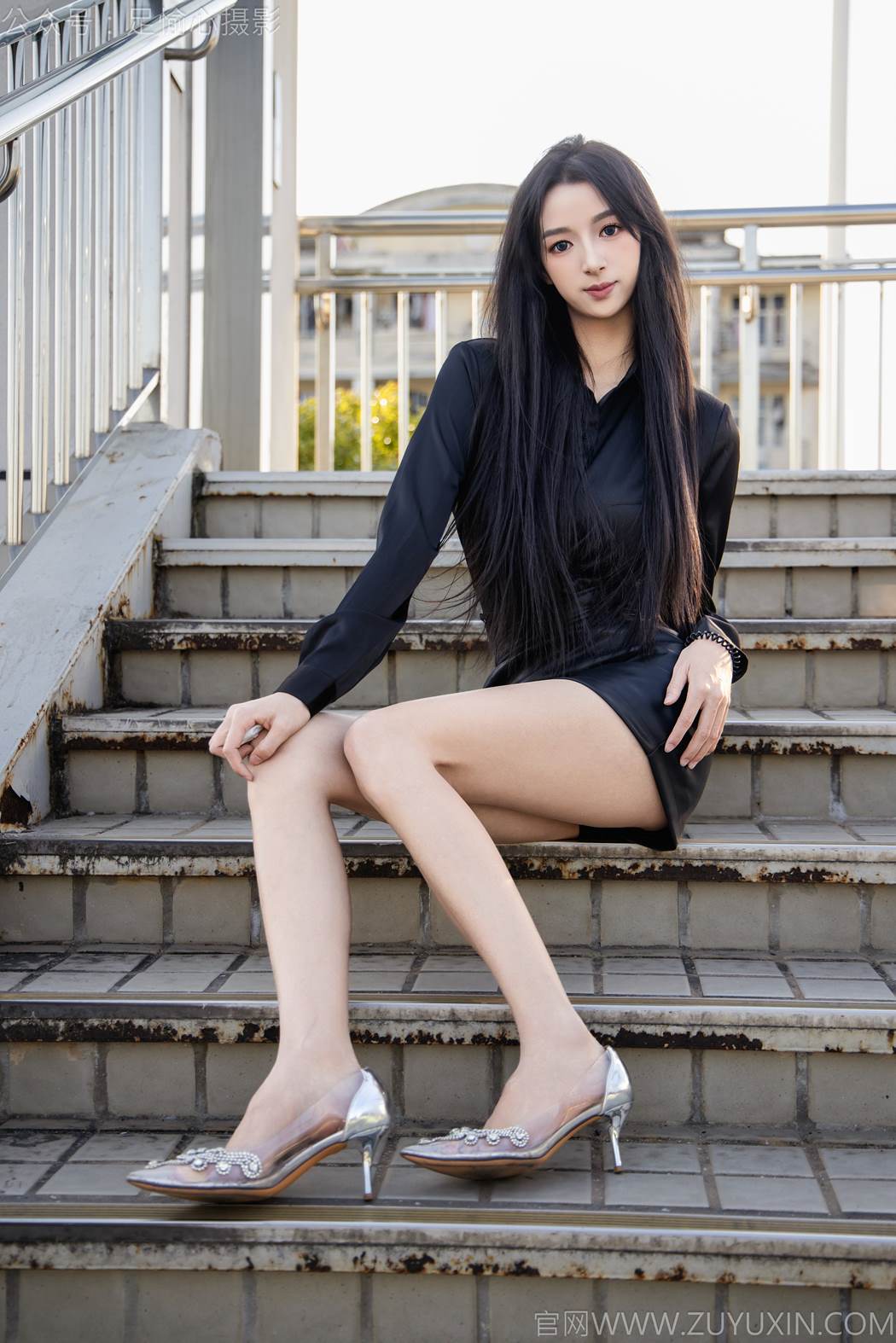 图片[22]-足愉心 NO.020 云悦（搭配：黑色衬衫、皮裙、高跟鞋、裸足）[100P] – 速更版-美库