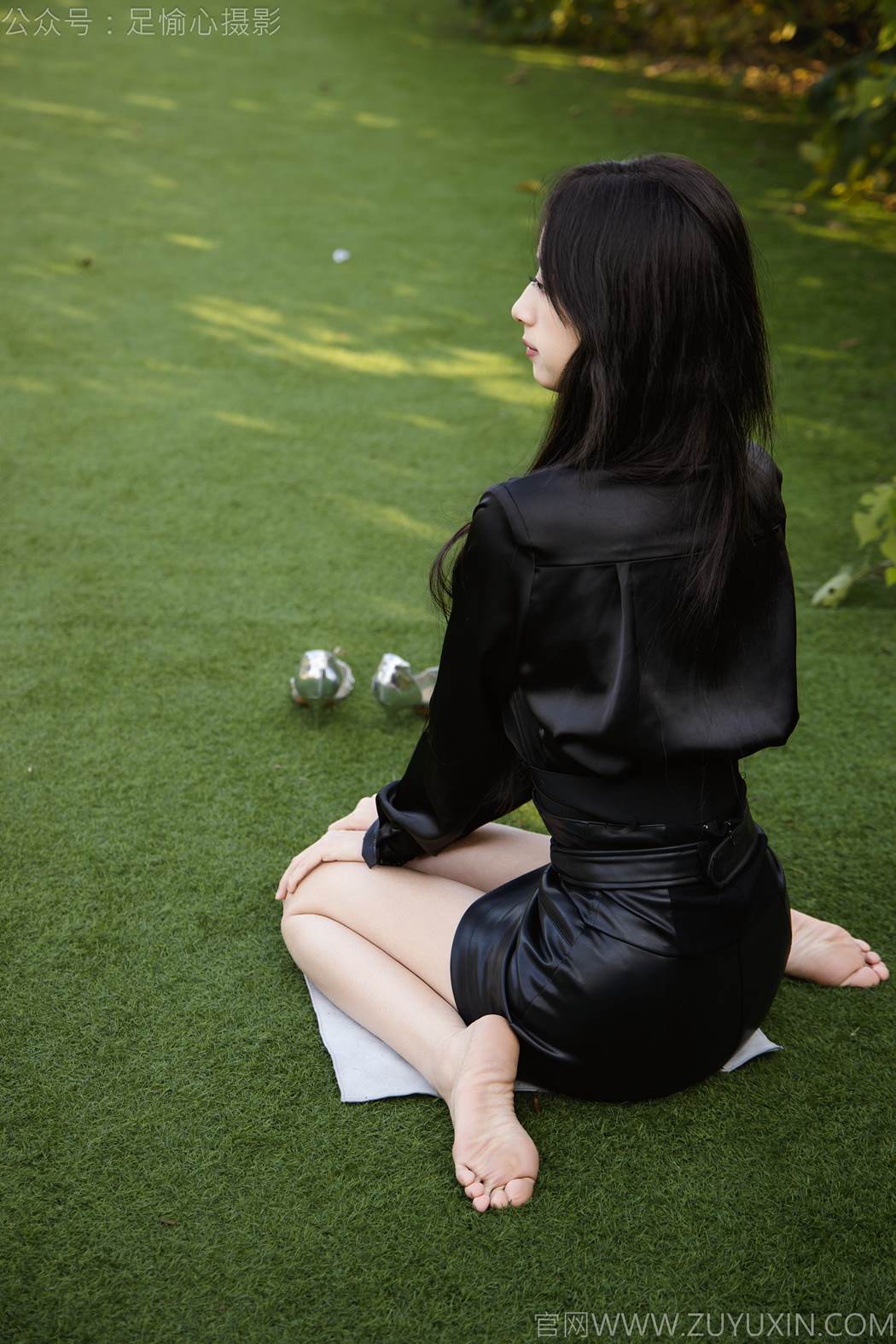 图片[26]-足愉心 NO.020 云悦（搭配：黑色衬衫、皮裙、高跟鞋、裸足）[100P] – 速更版-美库