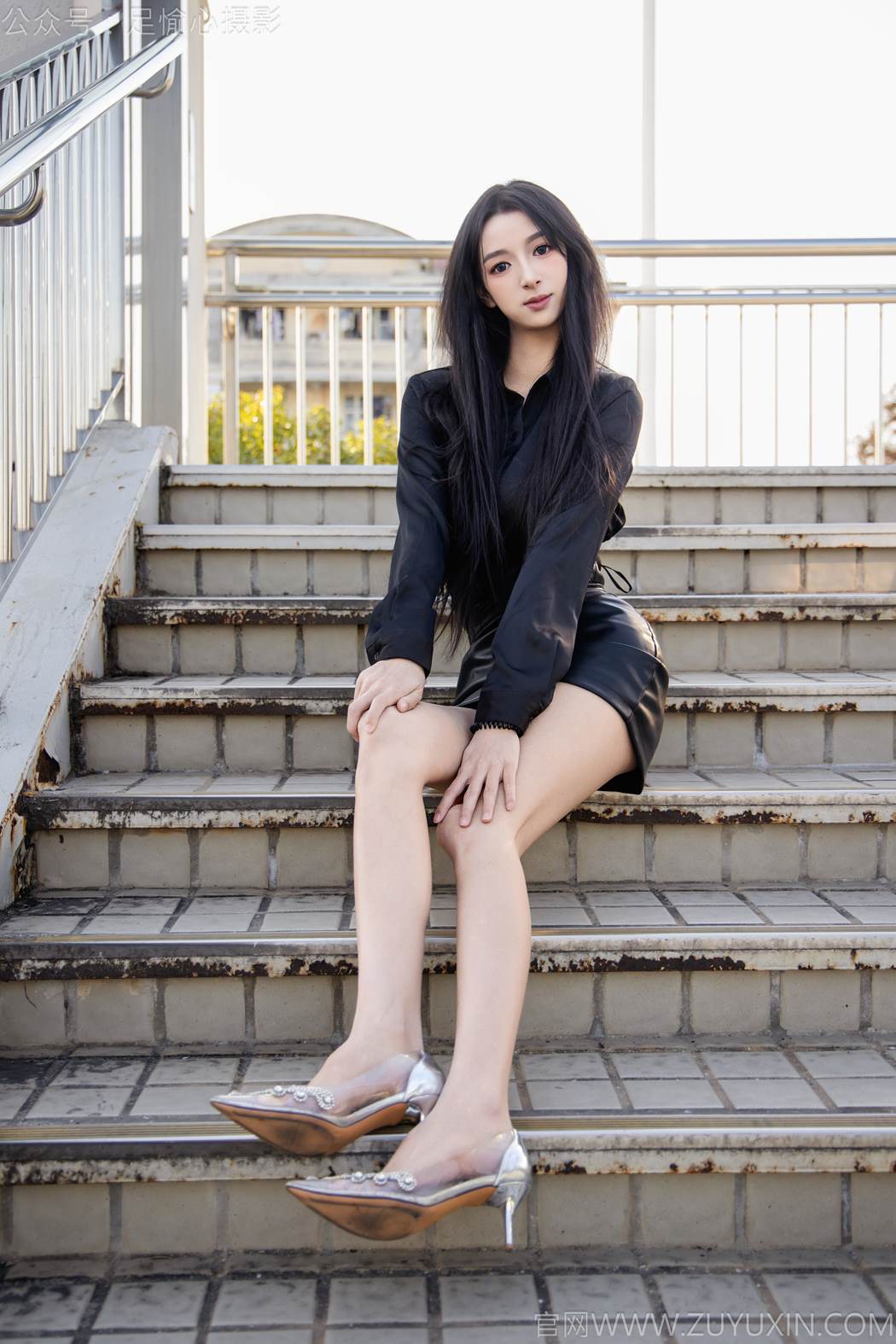 图片[29]-足愉心 NO.020 云悦（搭配：黑色衬衫、皮裙、高跟鞋、裸足）[100P] – 速更版-美库