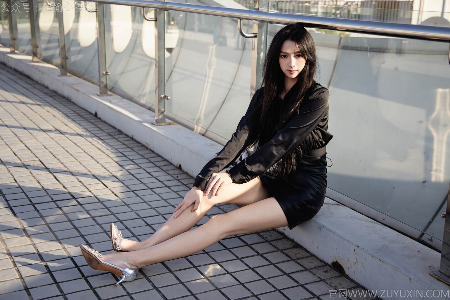 图片[30]-足愉心 NO.020 云悦（搭配：黑色衬衫、皮裙、高跟鞋、裸足）[100P] – 速更版-美库