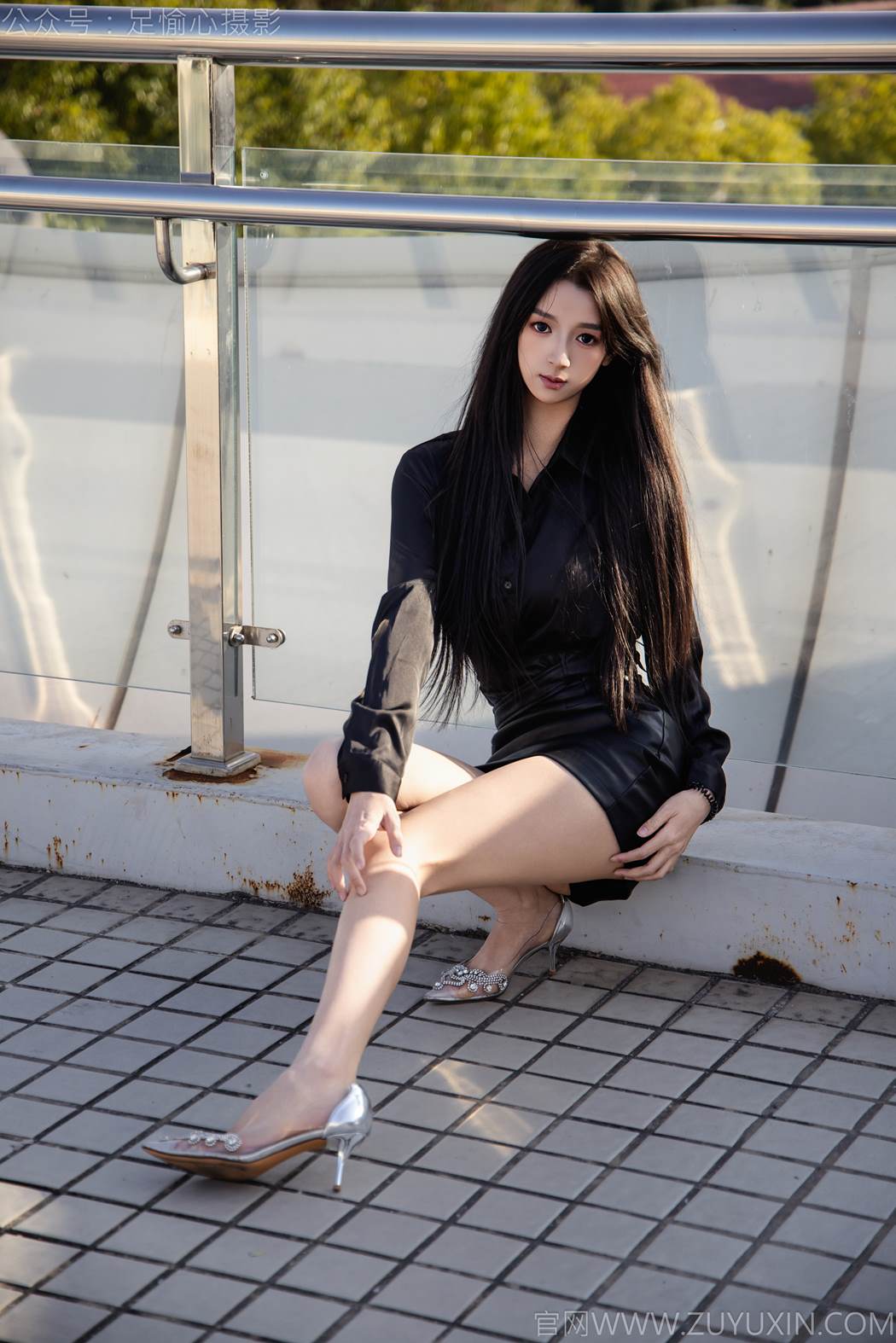 图片[40]-足愉心 NO.020 云悦（搭配：黑色衬衫、皮裙、高跟鞋、裸足）[100P] – 速更版-美库