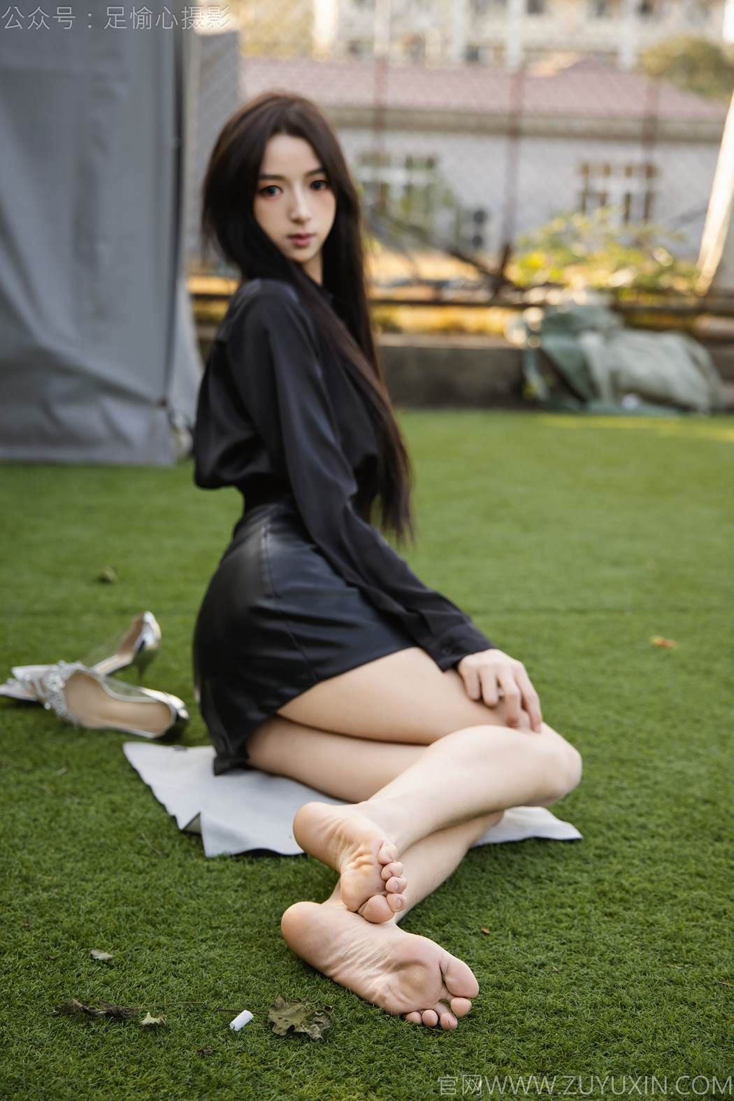 图片[46]-足愉心 NO.020 云悦（搭配：黑色衬衫、皮裙、高跟鞋、裸足）[100P] – 速更版-美库