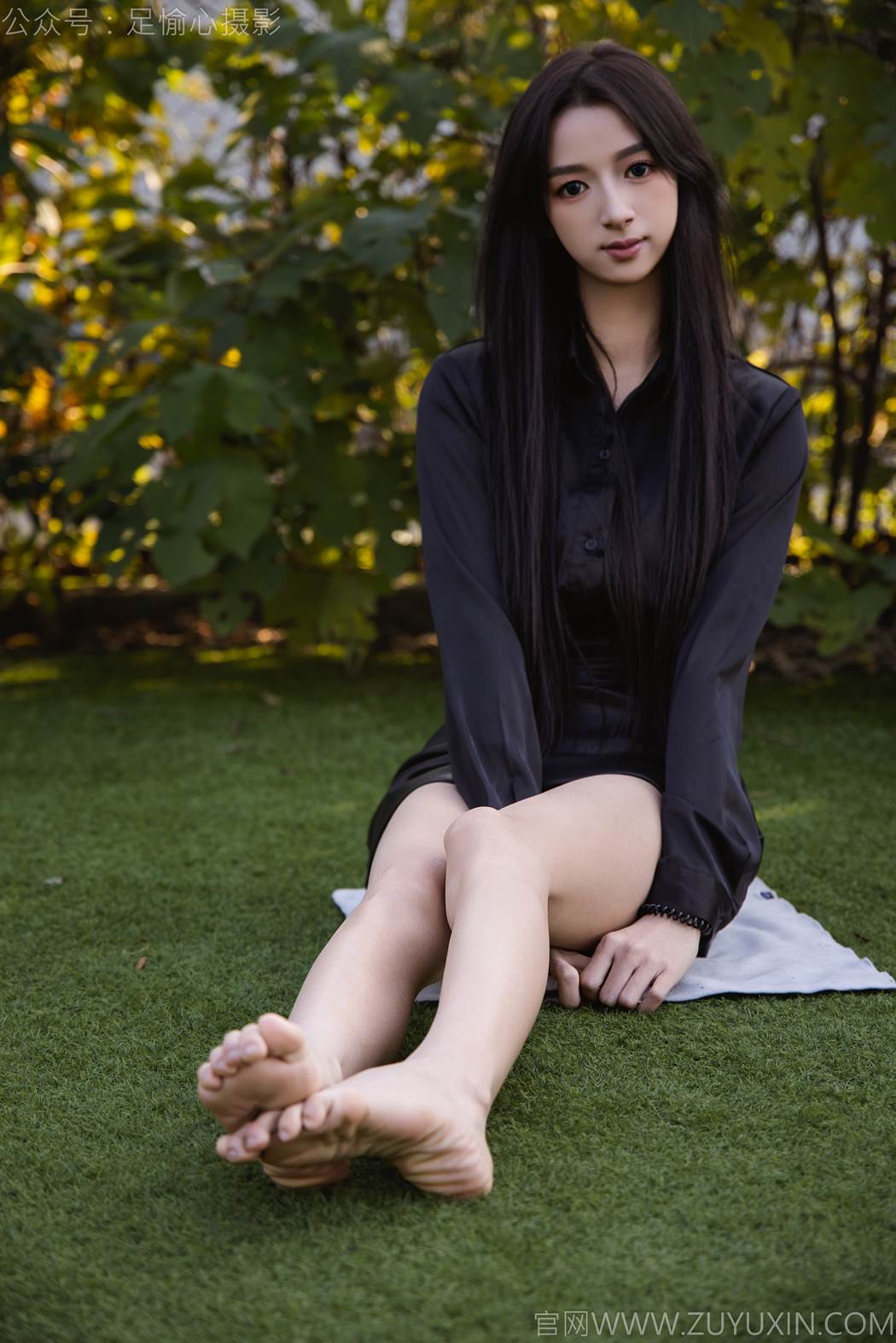 图片[53]-足愉心 NO.020 云悦（搭配：黑色衬衫、皮裙、高跟鞋、裸足）[100P] – 速更版-美库