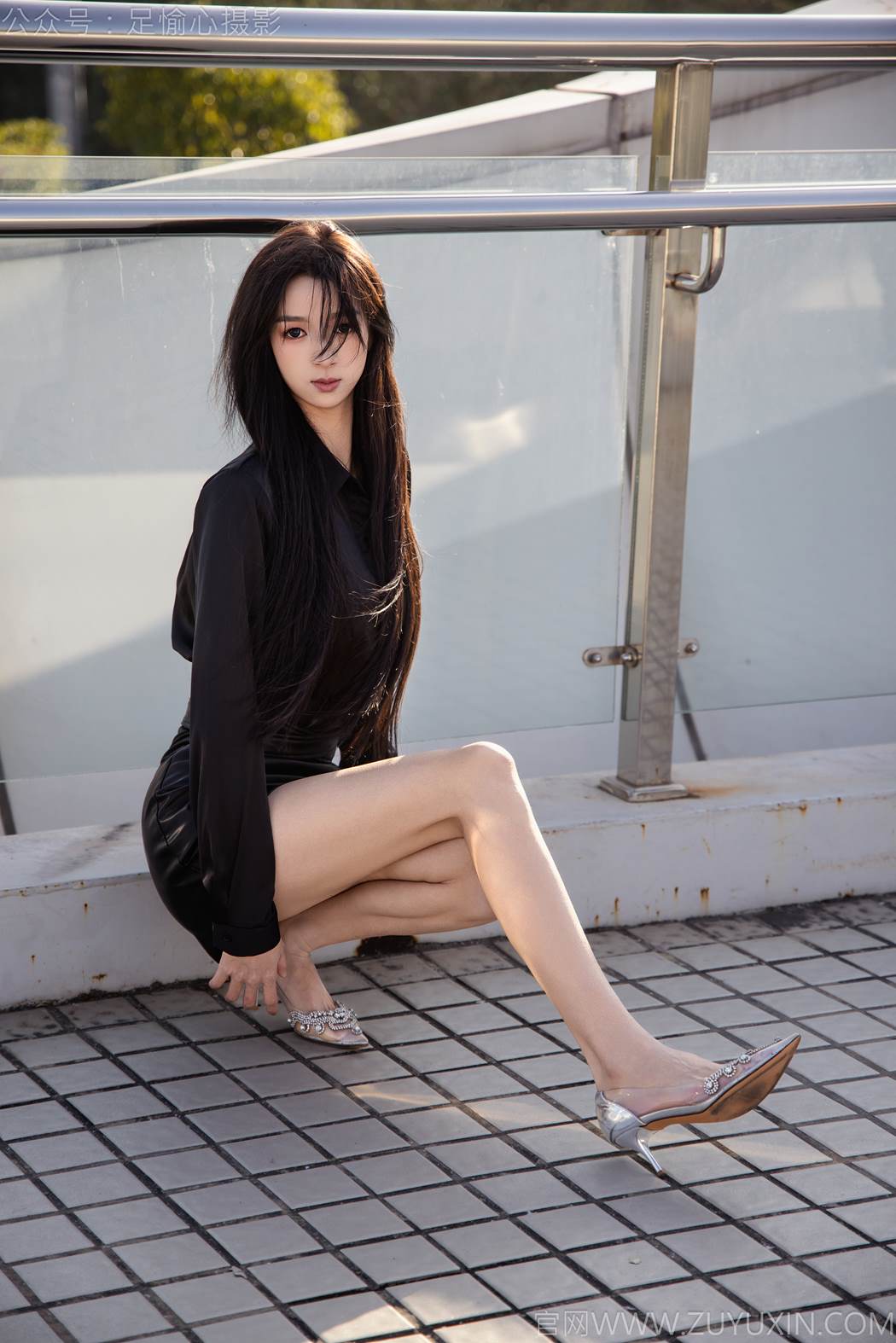 图片[56]-足愉心 NO.020 云悦（搭配：黑色衬衫、皮裙、高跟鞋、裸足）[100P] – 速更版-美库