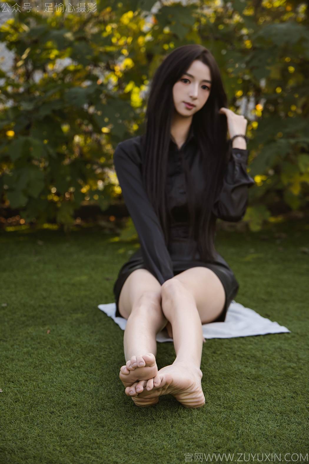 图片[61]-足愉心 NO.020 云悦（搭配：黑色衬衫、皮裙、高跟鞋、裸足）[100P] – 速更版-美库