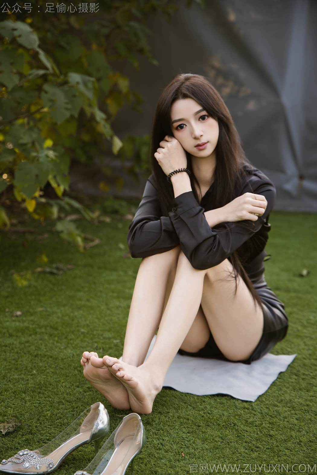 图片[64]-足愉心 NO.020 云悦（搭配：黑色衬衫、皮裙、高跟鞋、裸足）[100P] – 速更版-美库