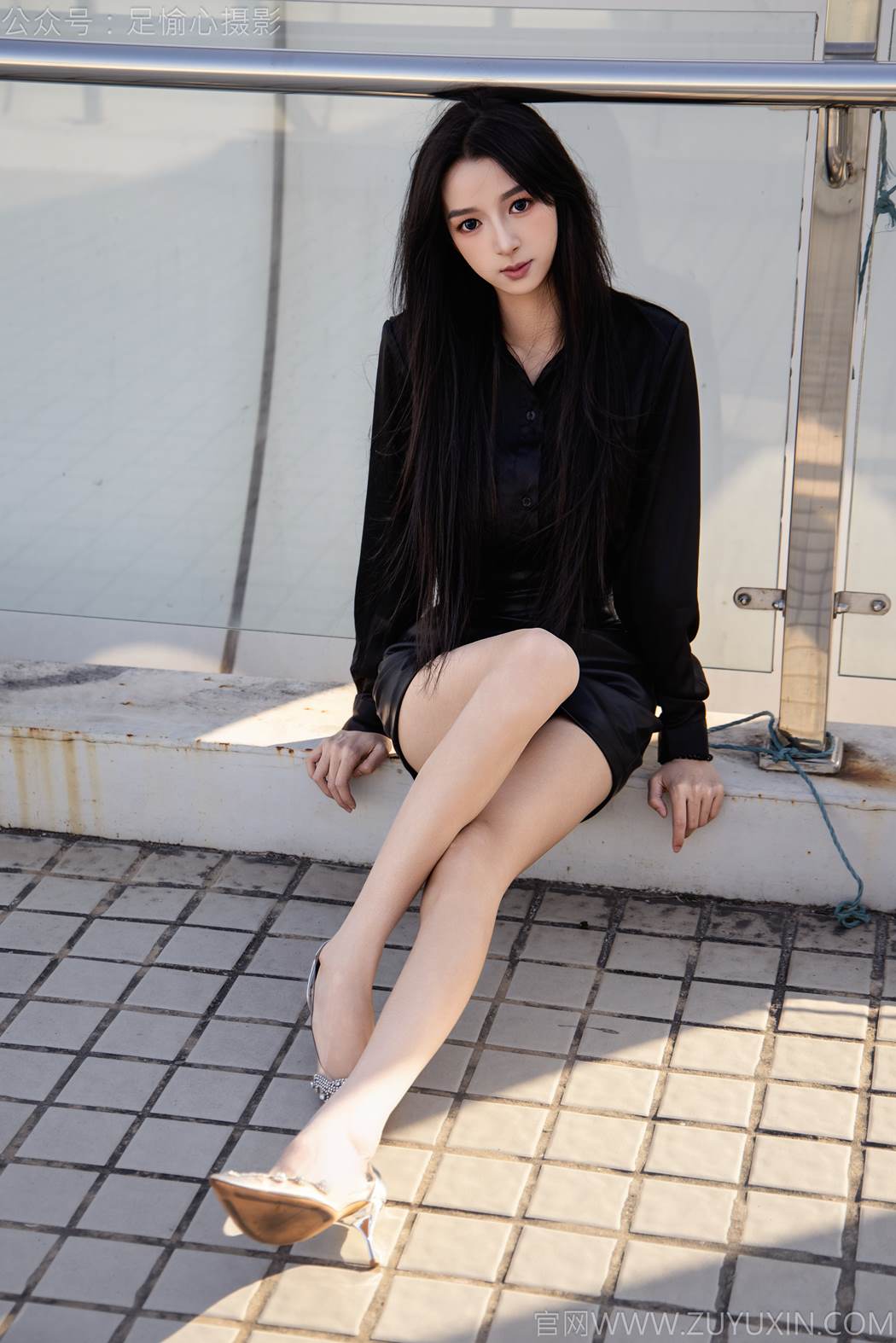 图片[67]-足愉心 NO.020 云悦（搭配：黑色衬衫、皮裙、高跟鞋、裸足）[100P] – 速更版-美库